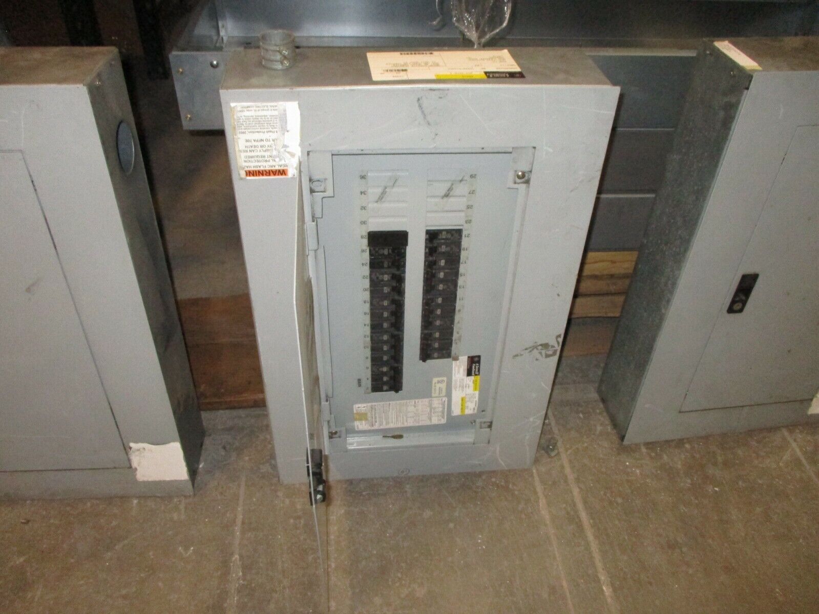 GE Main Breaker Circuit Breaker Panel AQF3241ATX 100A Main 125A Max 208Y/120V