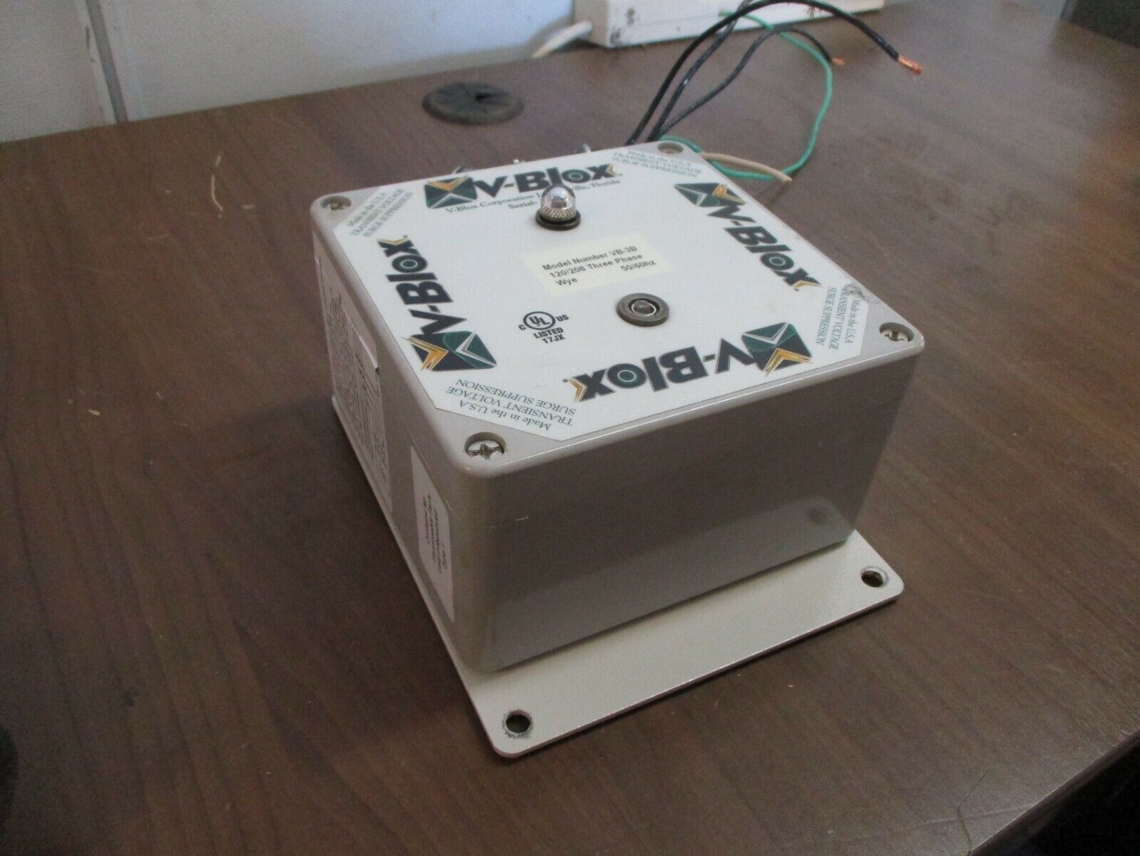 V-Blox Surge Suppressor VB-3B 120/208V 3Ph 50/60Hz *Broken Light* Used
