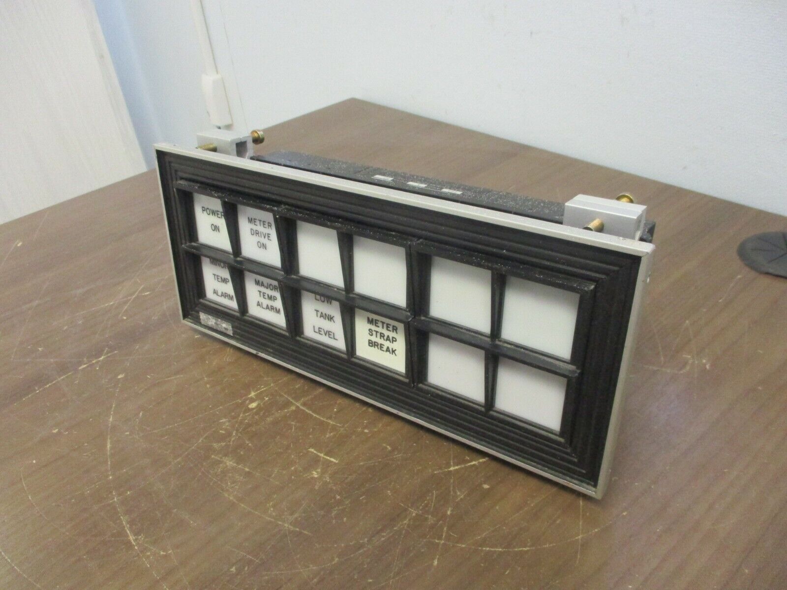 Ronan Lamp Cabinet Series 4000 115V 3A 60Hz Used **Missing (5) Terminal Screws**