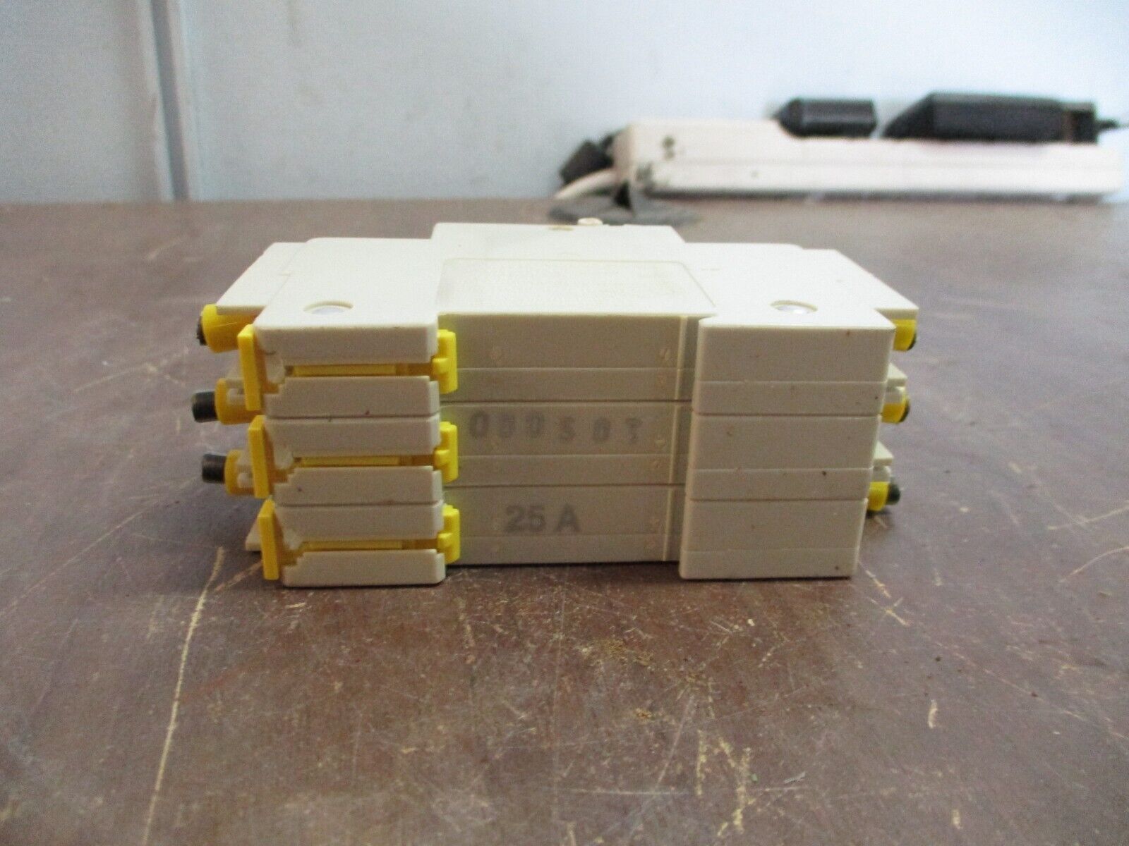 CBi Hy-Mag Circuit Breaker QZ-3(13)D-25 25A 480V 3P *Broken Terminal Fin* Used