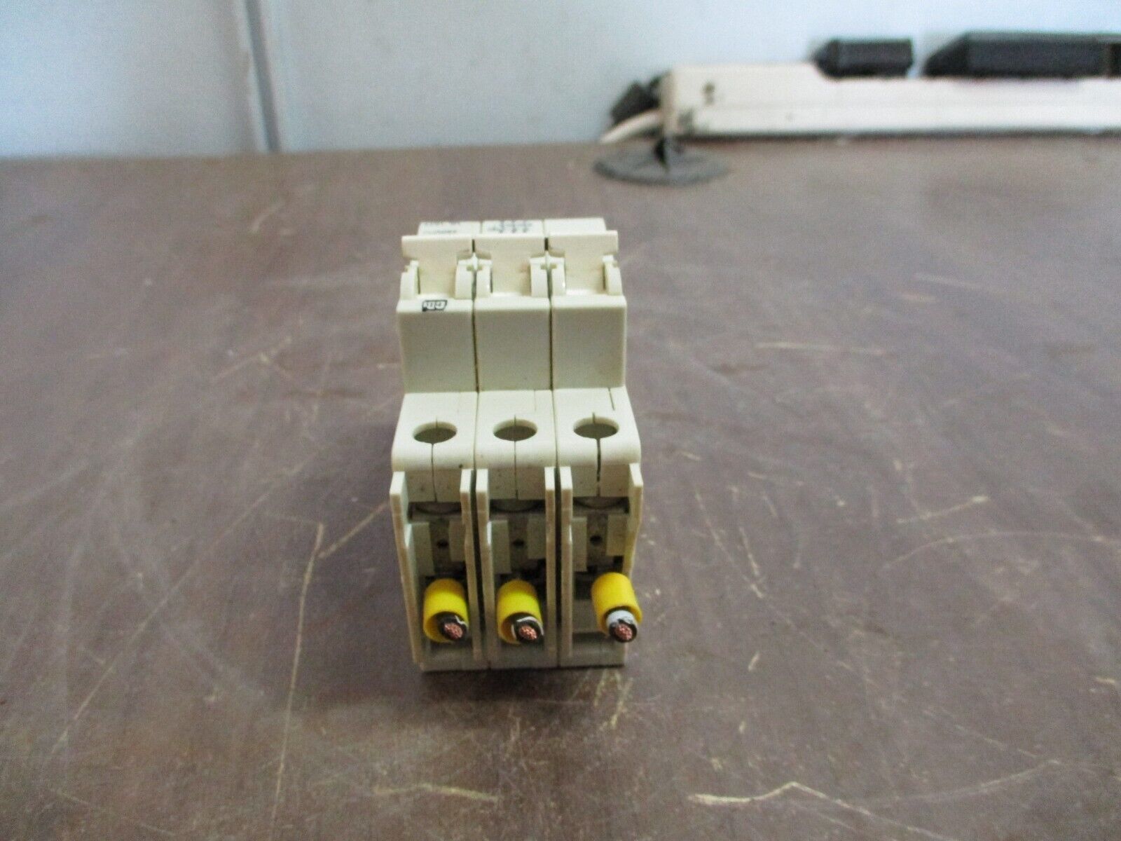 CBi Hy-Mag Circuit Breaker QZ-3(13)D-25 25A 480V 3P *Broken Terminal Fin* Used