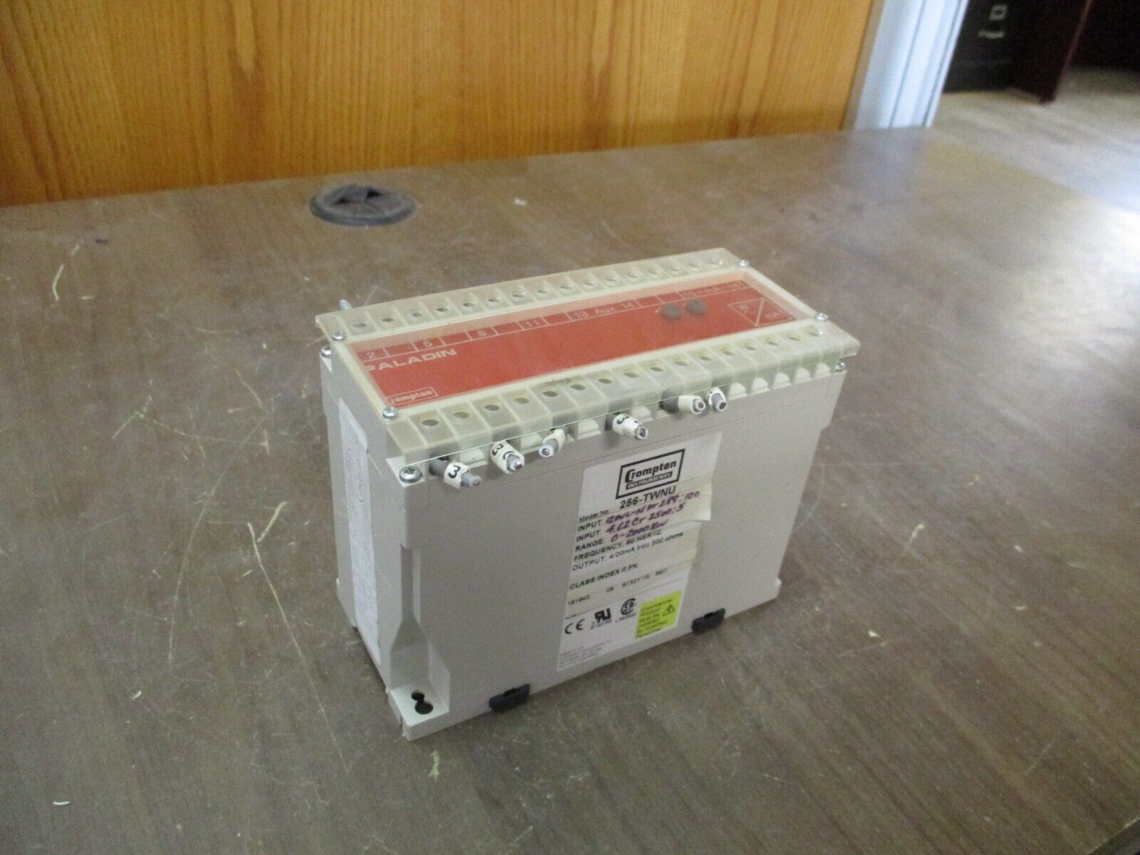 Crompton Paladin Transducer 256-TWNU-QQHG-C6-VE 120V PT: 288:120 CT: 2500:5 Used