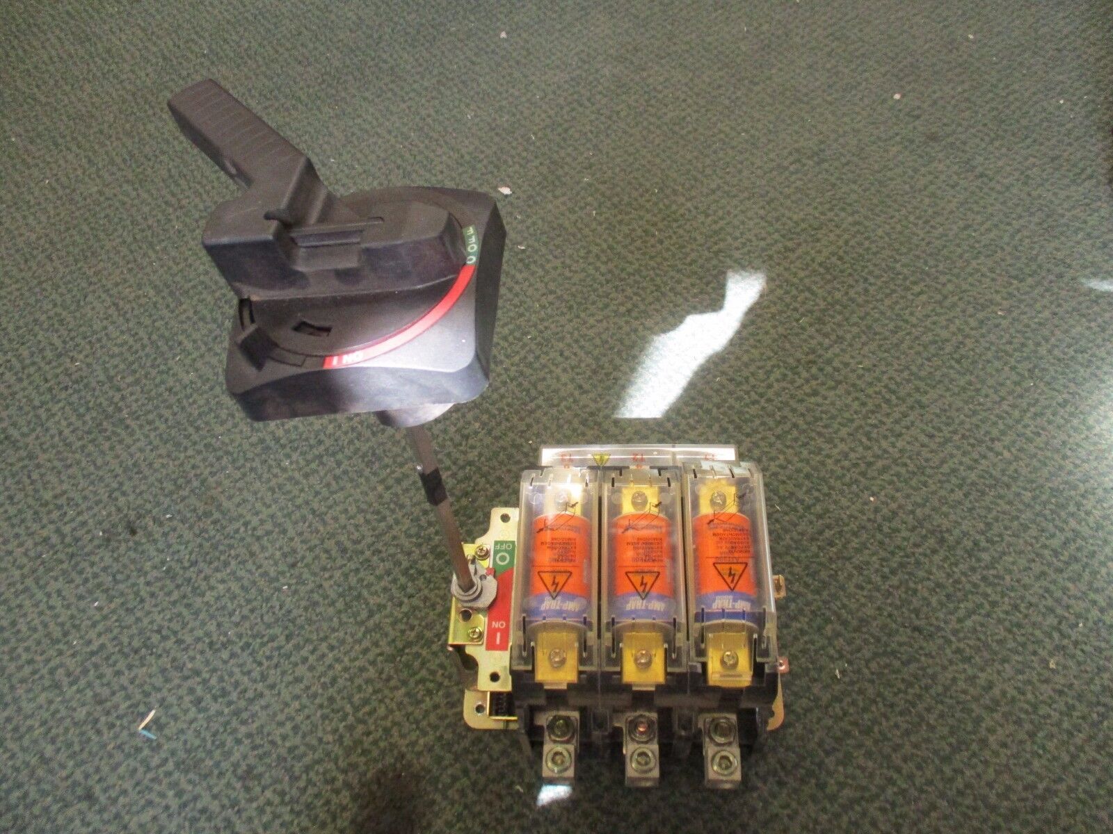 Allen-Bradley Fusible Disconnect Switch w/200A Fuses 199R-NJ200P3 200A 600V Used