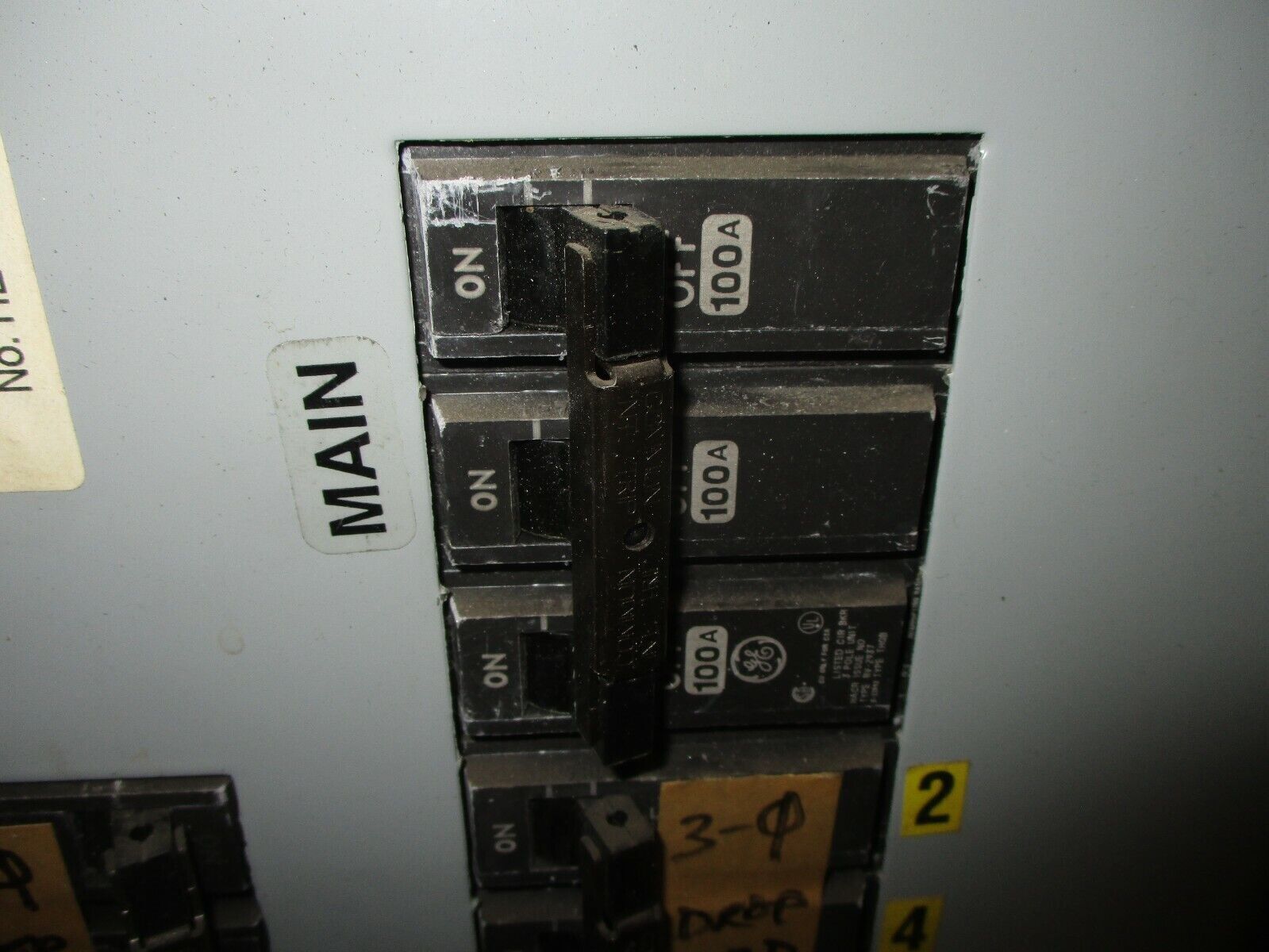 GE Main Breaker Circuit Breaker Panel AQF3241ATX 100A Main 125A Max 208Y/120V