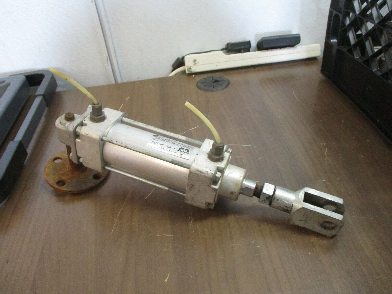 Mecman Series 1600 Pneumatic Air Cylinder 1605-08-000-1 10bar Stroke: 80mm Used