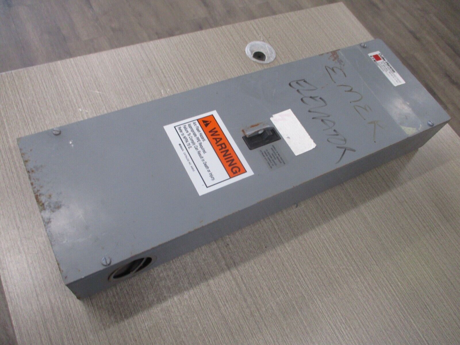 Cutler-Hammer Enclosed Circuit Breaker CC 3225 225A 240V 3P Type 1 Enclosure Use