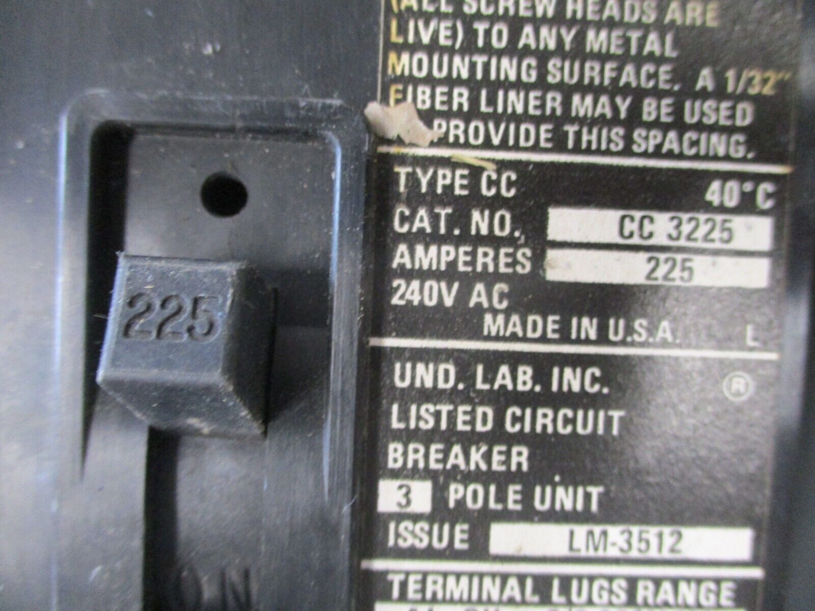 Cutler-Hammer Enclosed Circuit Breaker CC 3225 225A 240V 3P Type 1 Enclosure Use