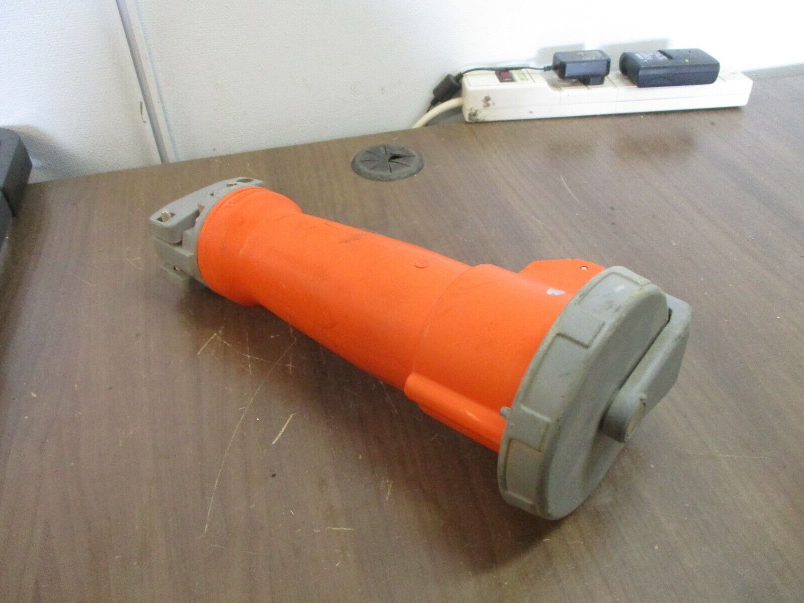 Hubbell Connector 4100C12W 100A 125/250VAC Used