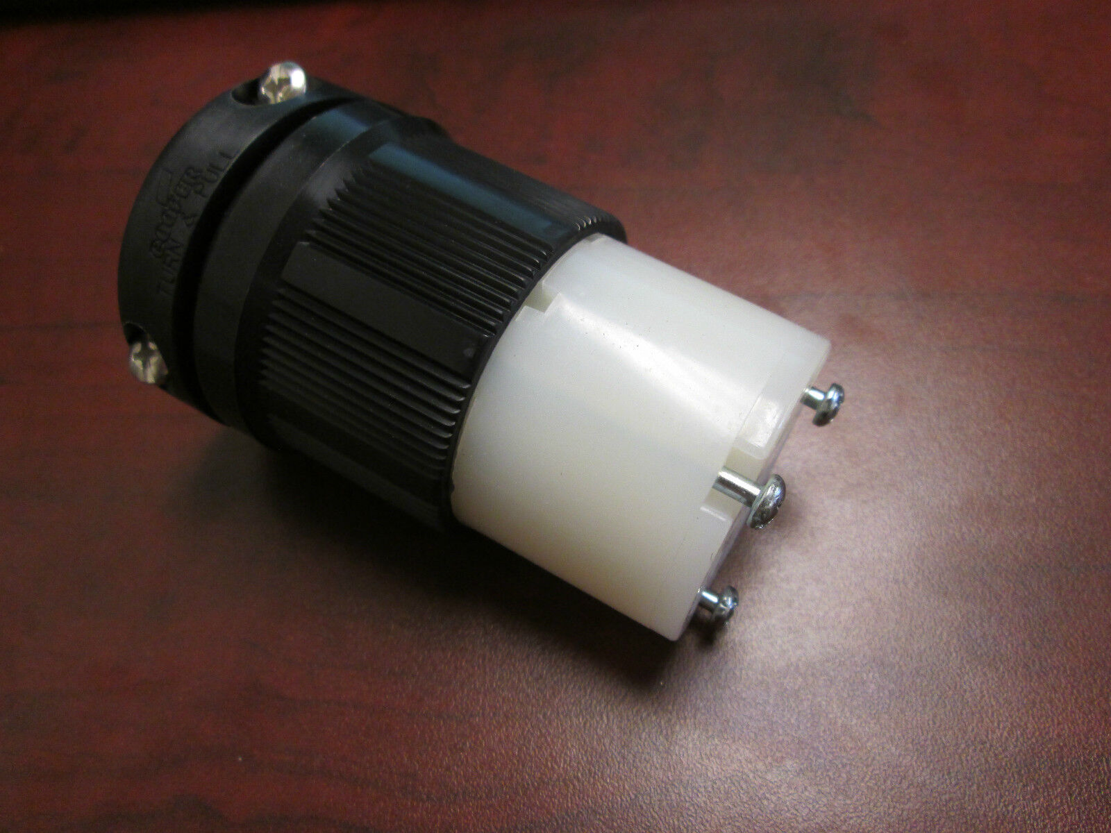 Cooper CWL520C twist lock connector lot of 2 new