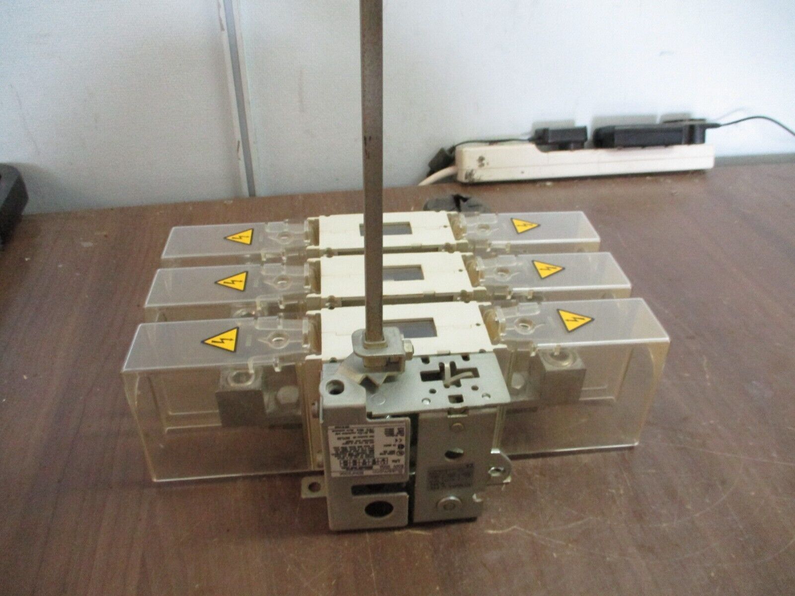 Bussmann Non-Fusible Disconnect Switch BDNF200A 200A 600V 3Ph Used