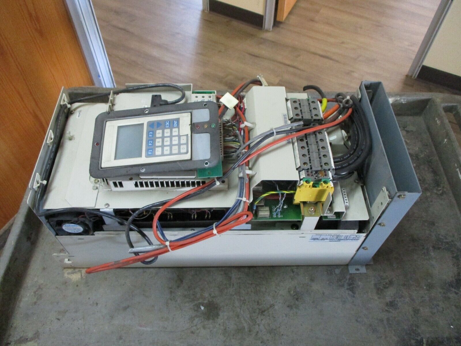 Square D AC Drive ATV66D46N4 40HP 3Ph *No Cover* w/ Keypad Used