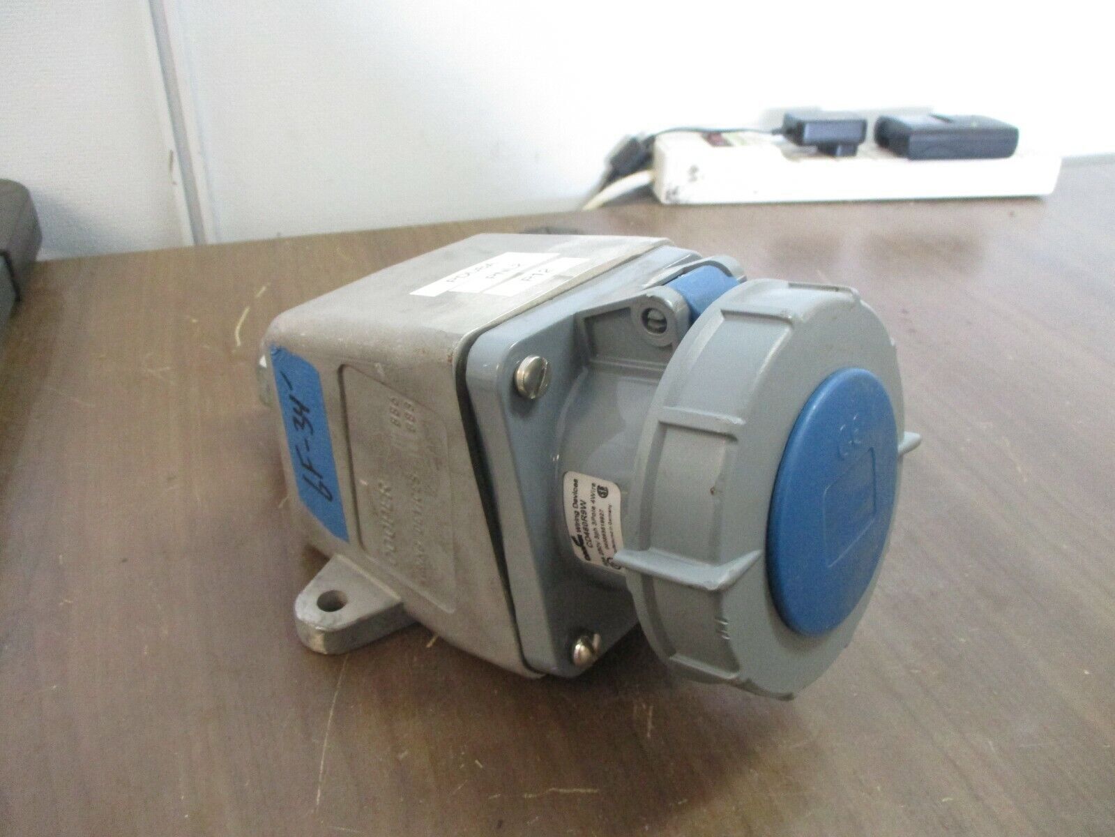 Cooper Receptacle w/ Base CD460R9W 60A 250V 3P 4W Used