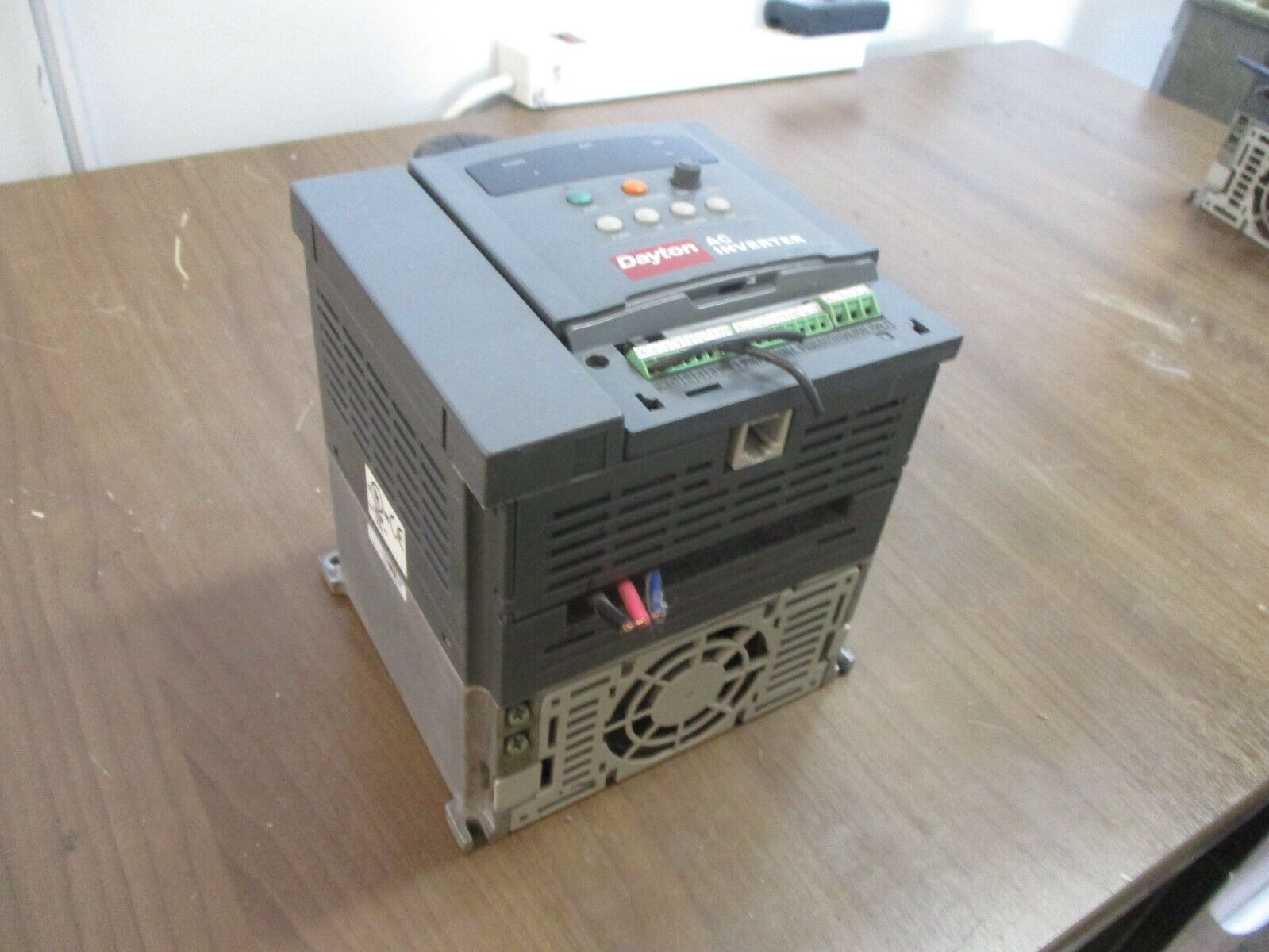 Dayton AC Drive 1KBT6 3HP 3Ph Input: 380~480V 50/60Hz 11A Used