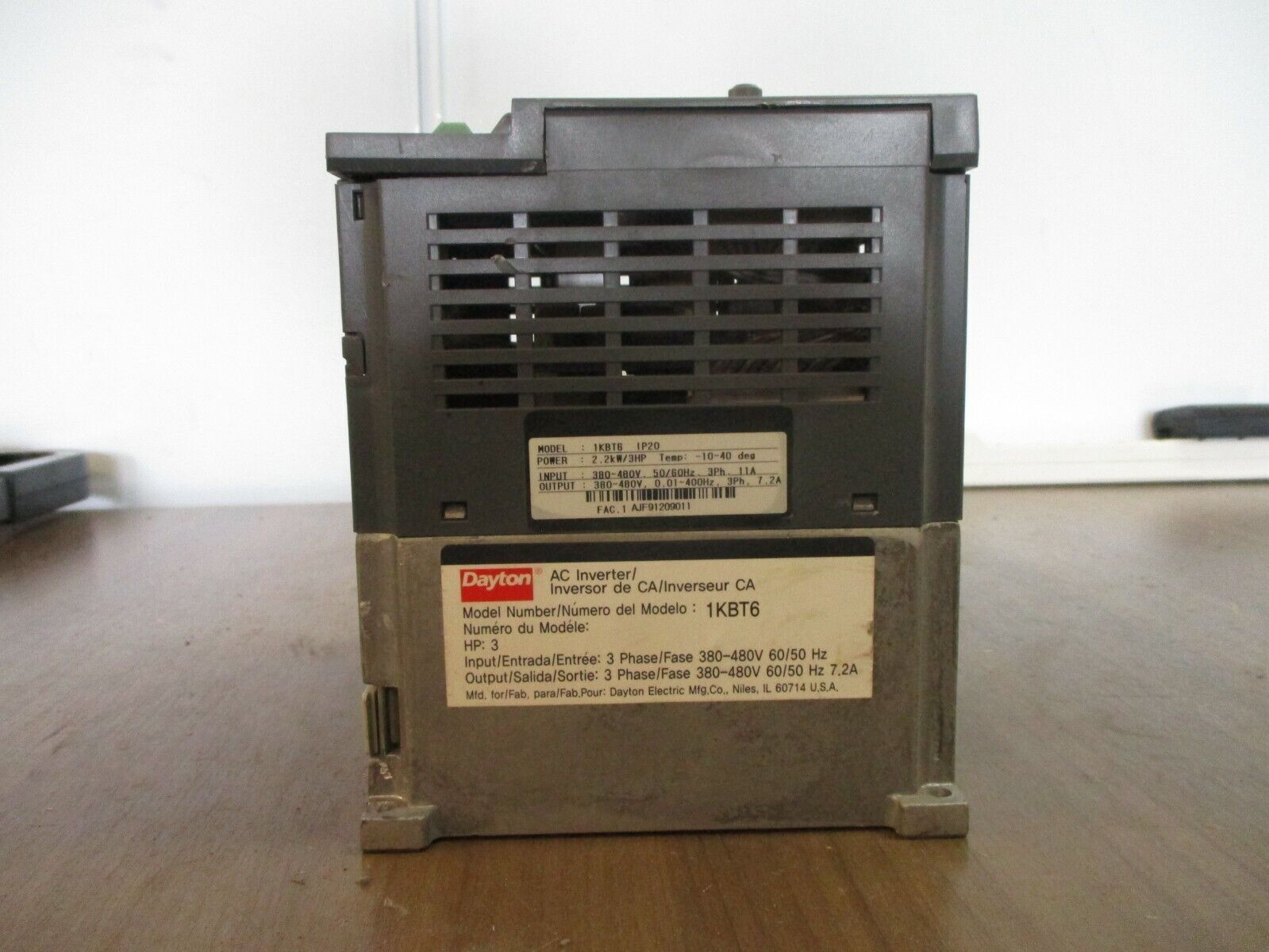 Dayton AC Drive 1KBT6 3HP 3Ph Input: 380~480V 50/60Hz 11A Used
