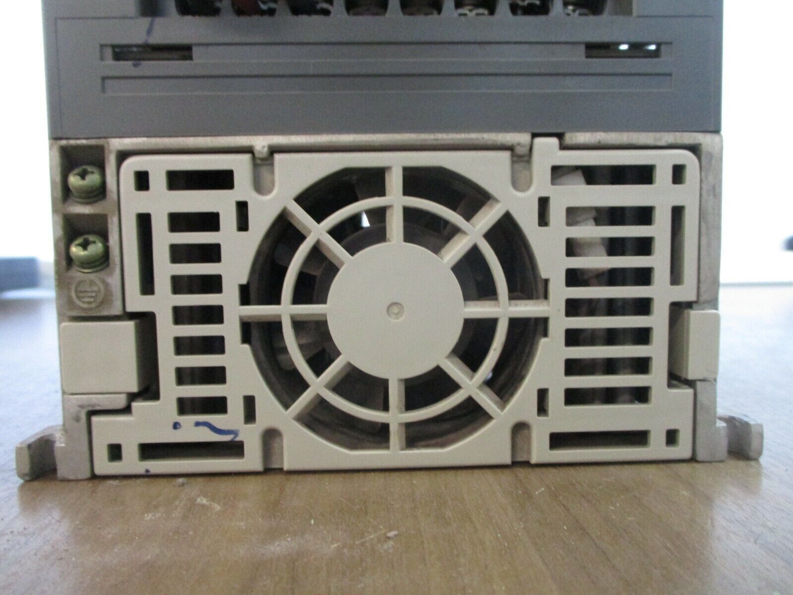 Dayton AC Drive 1KBT6 3HP 3Ph Input: 380~480V 50/60Hz 11A Used