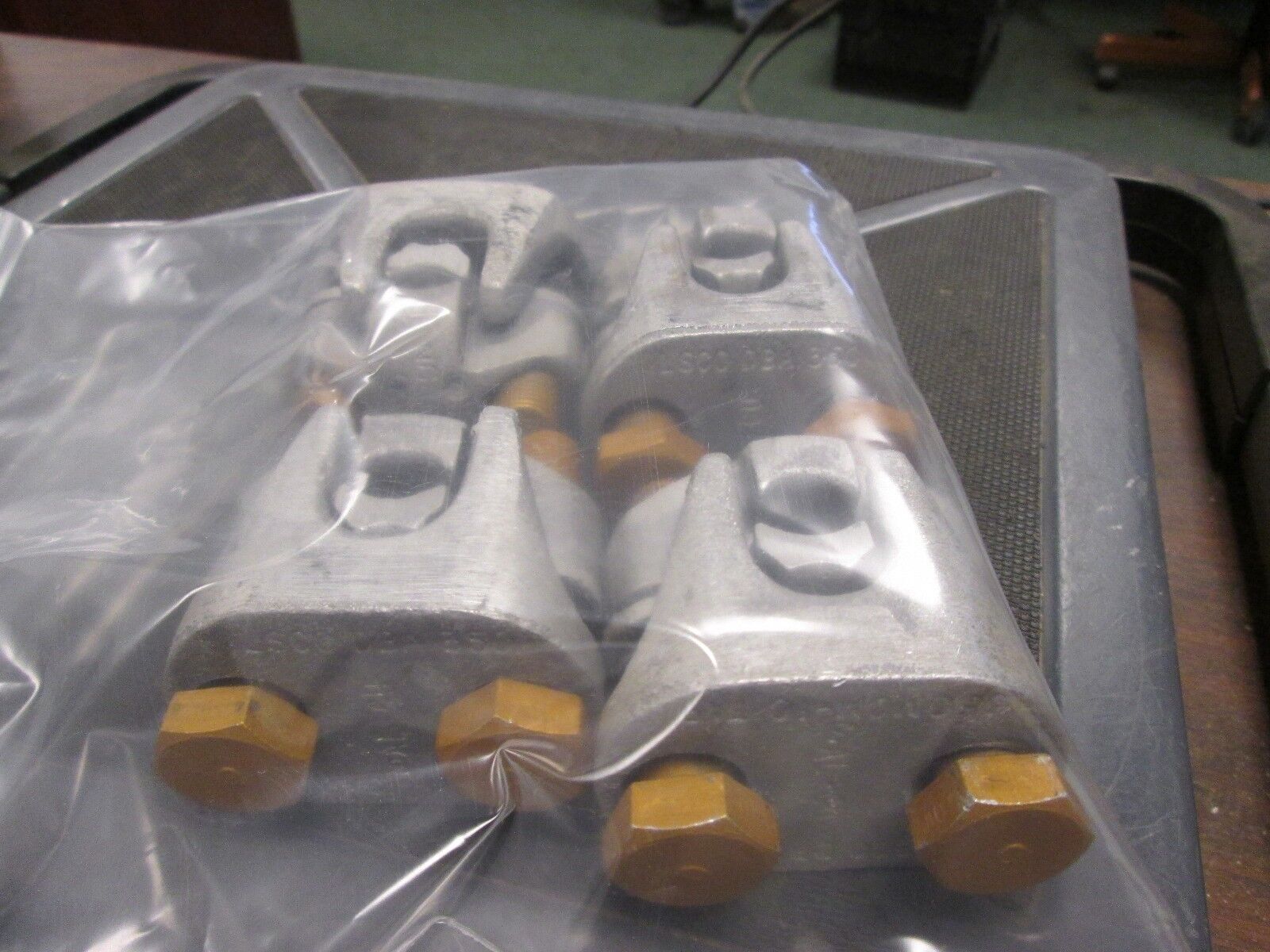 ilsco 2 Bolt Splice DBA350 350 MCM -10 Tap Lot of 4