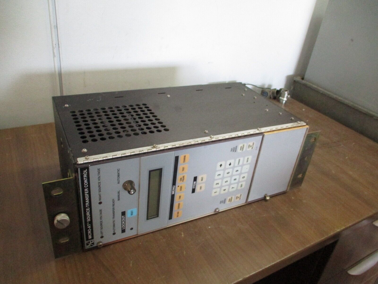 S&C Micro-AT Source-Transfer Control 39050-A1-V4 Used