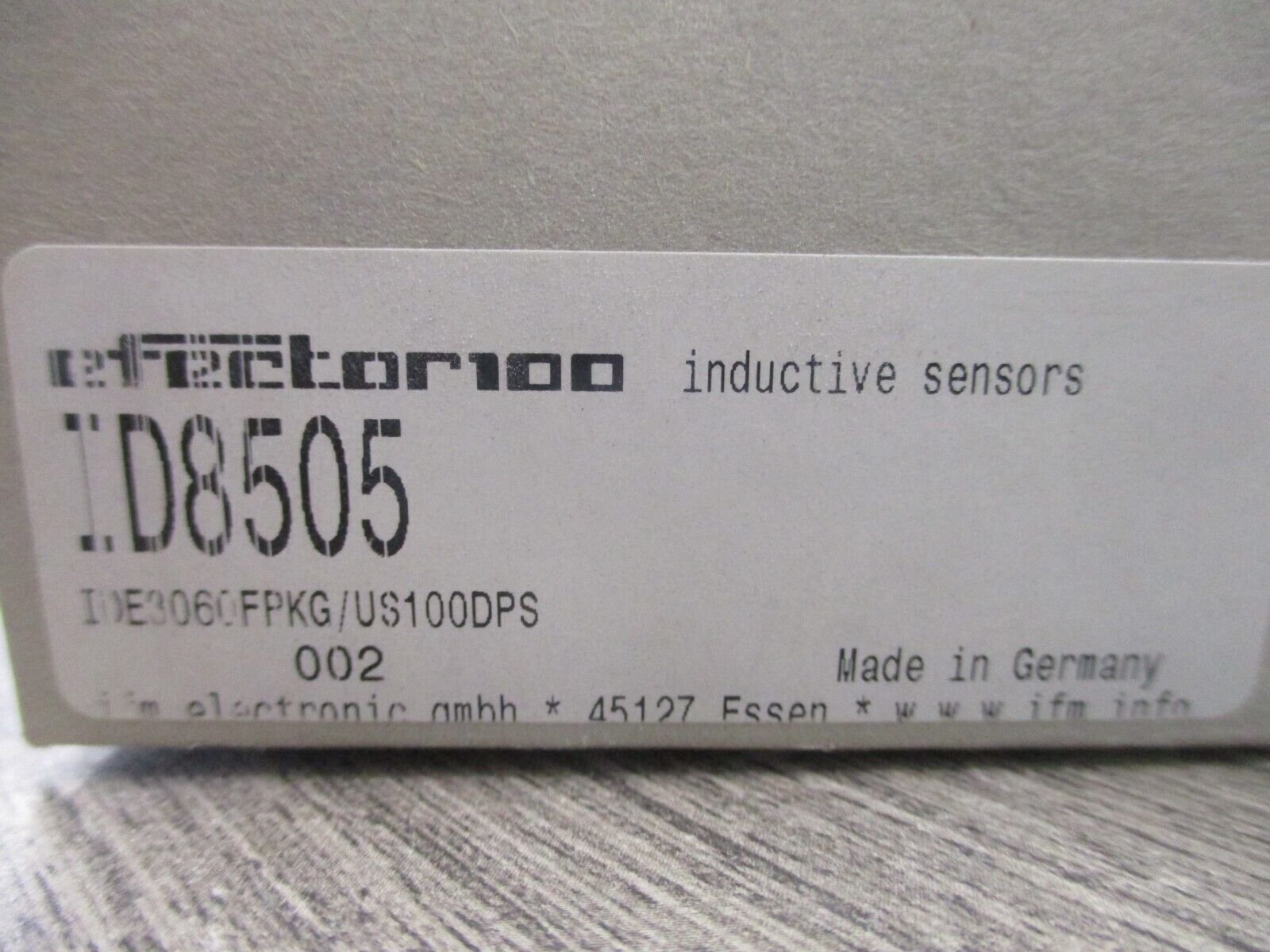 ifm efector 100 Inductive Proximity Sensor ID8505 New Surplus