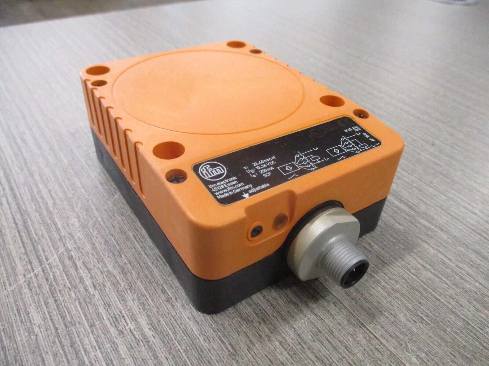 ifm efector 100 Inductive Proximity Sensor ID8505 New Surplus