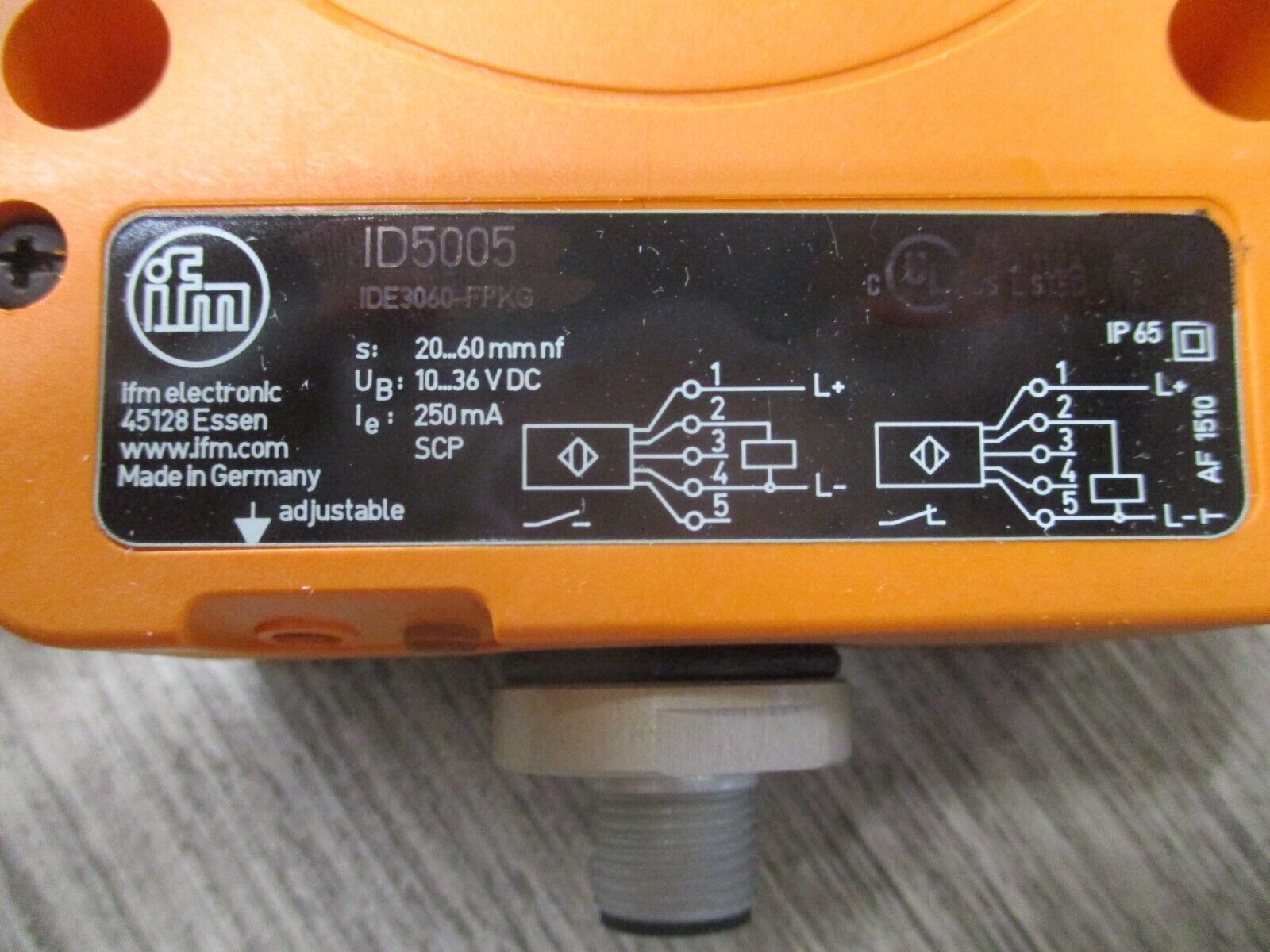 ifm efector 100 Inductive Proximity Sensor ID8505 New Surplus