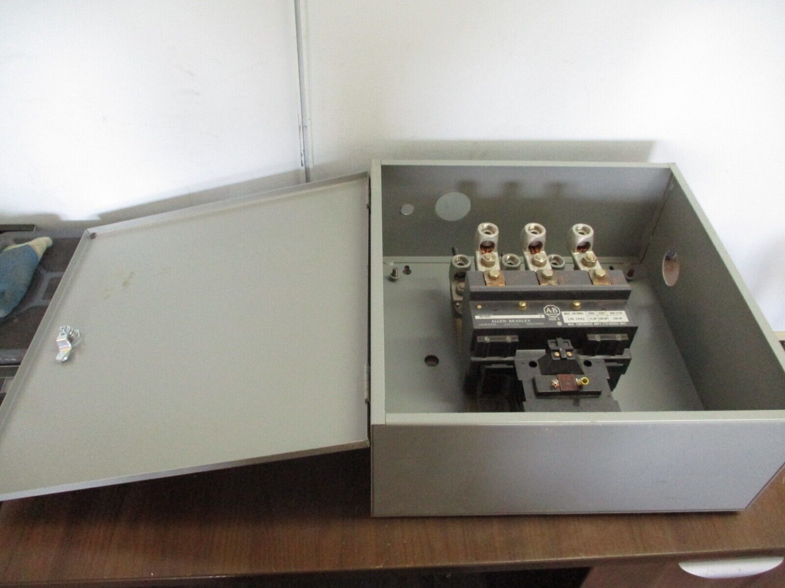 Allen-Bradley Enclosed Size 5 Starter 702-FOD93 Ser. K 120V Coil 270A 600V Used
