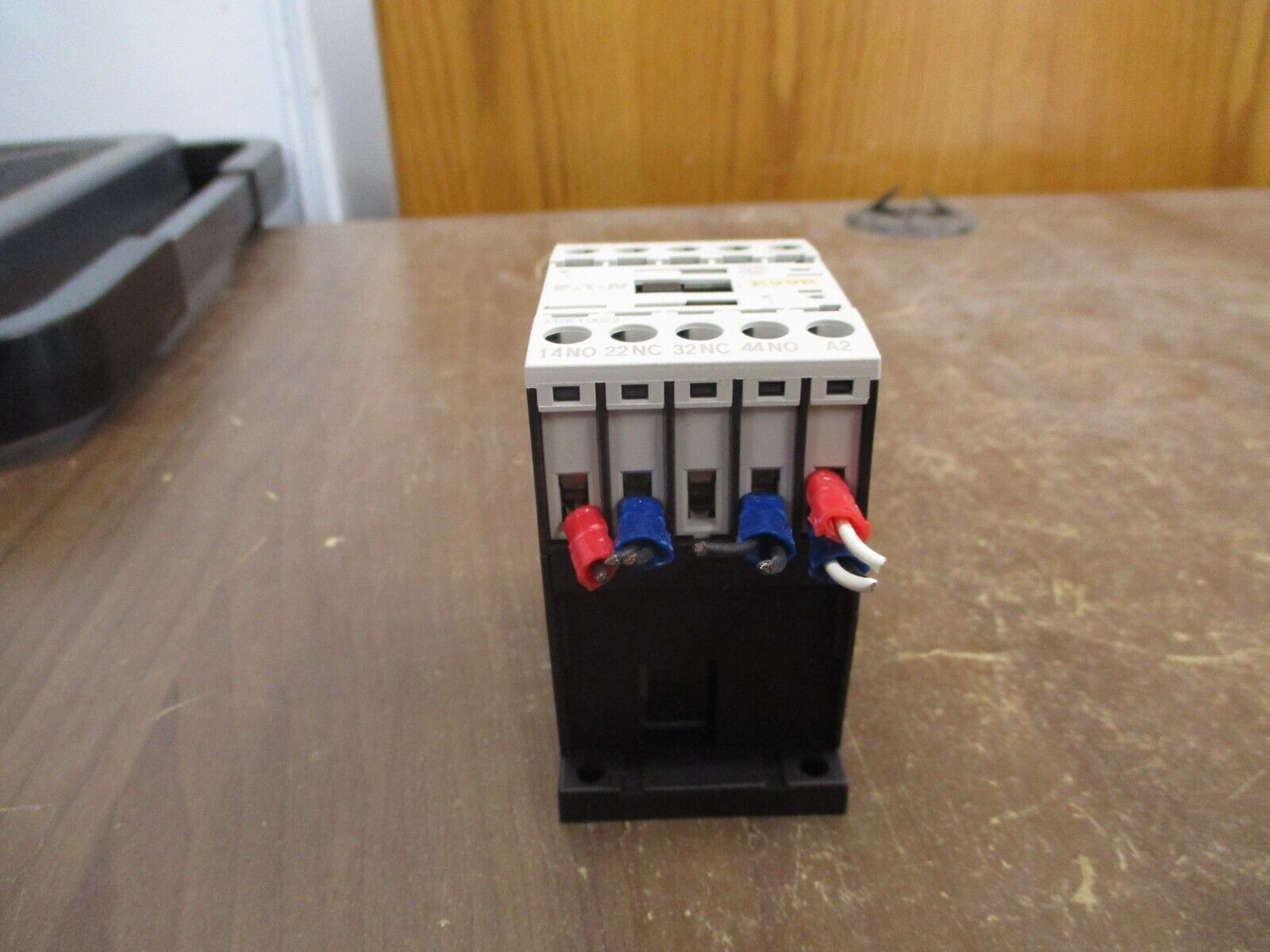 Eaton Contactor XTRE1 0B22 120V Coil 10A 600V Used