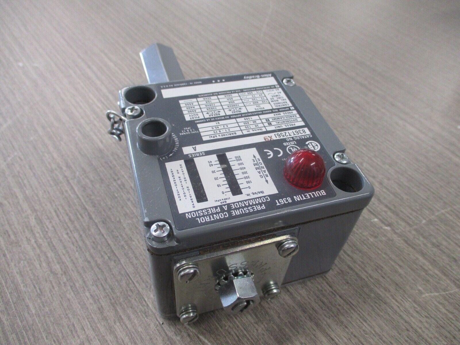 Allen-Bradley Pressure Control 836T-T256JX9 Ser.A Range : 60-650 PSI New Surplus