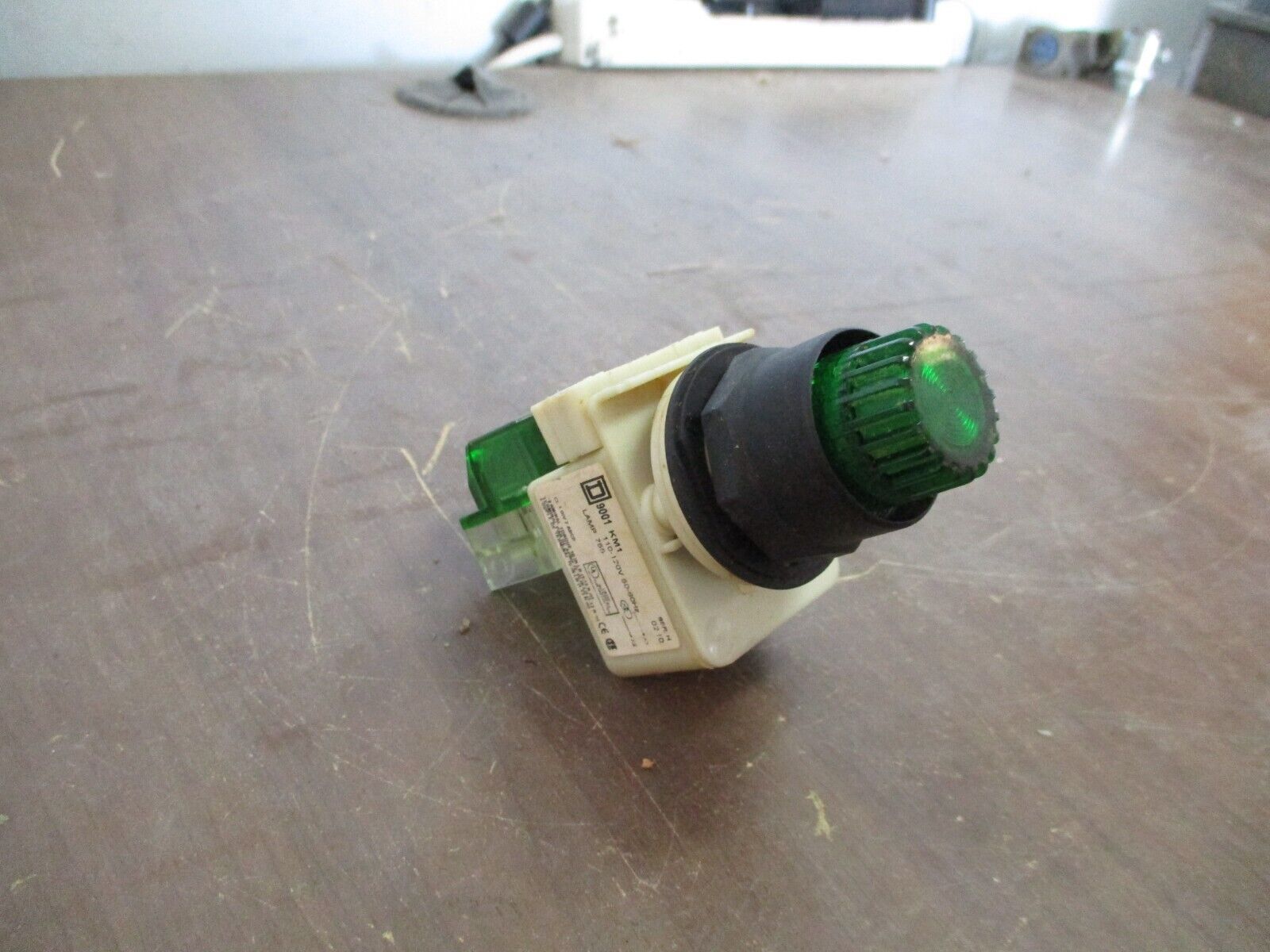 Square D Illuminated Push Button 9001 KM1 Ser. H 110-120V 50-60Hz Green Used
