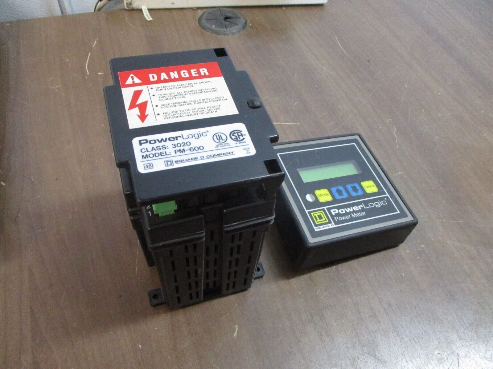 Square D PowerLogic Power Meter w/ Display 3020/PM-600 / 3020 PMD-32 Used