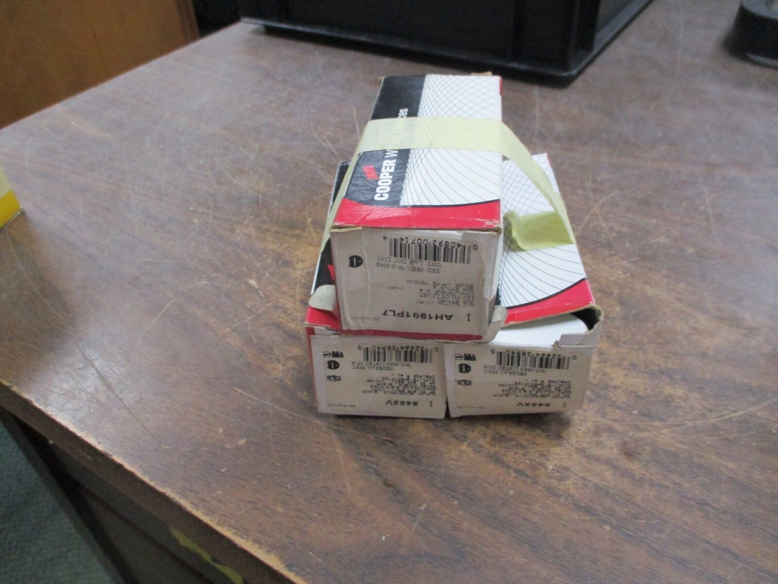 Cooper Receptacles 5452V and AH1991PL7 Lot of 3 New Surplus