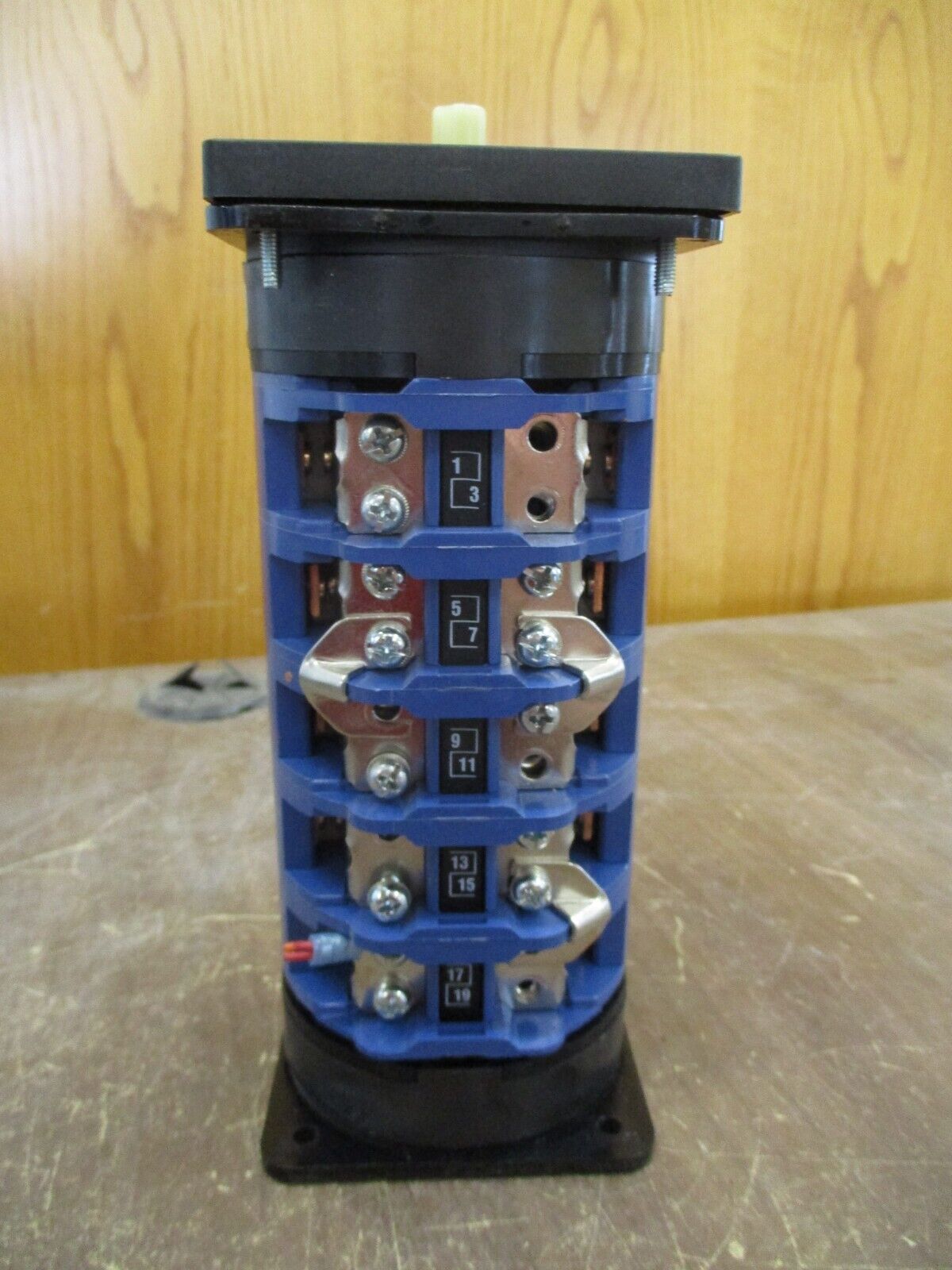 Kraus & Naimer C80 UPS Service Bypass Rotary Switch USM663 100A 600V *No Handle*