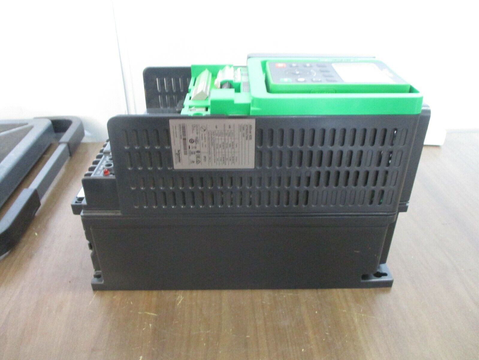 Schneider Electric Altivar 630 AC Drive ATV630U75N4 10HP 3Ph w/ Keypad Used