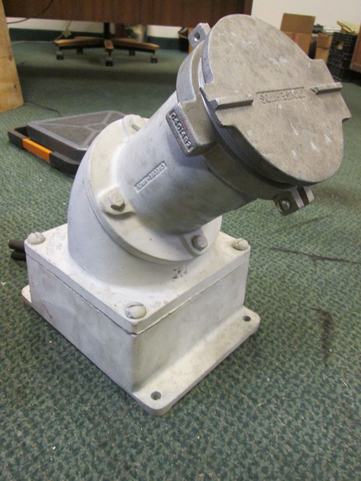 Crouse-Hinds Receptacle w/ Base 200A 600V 4P 4W Used