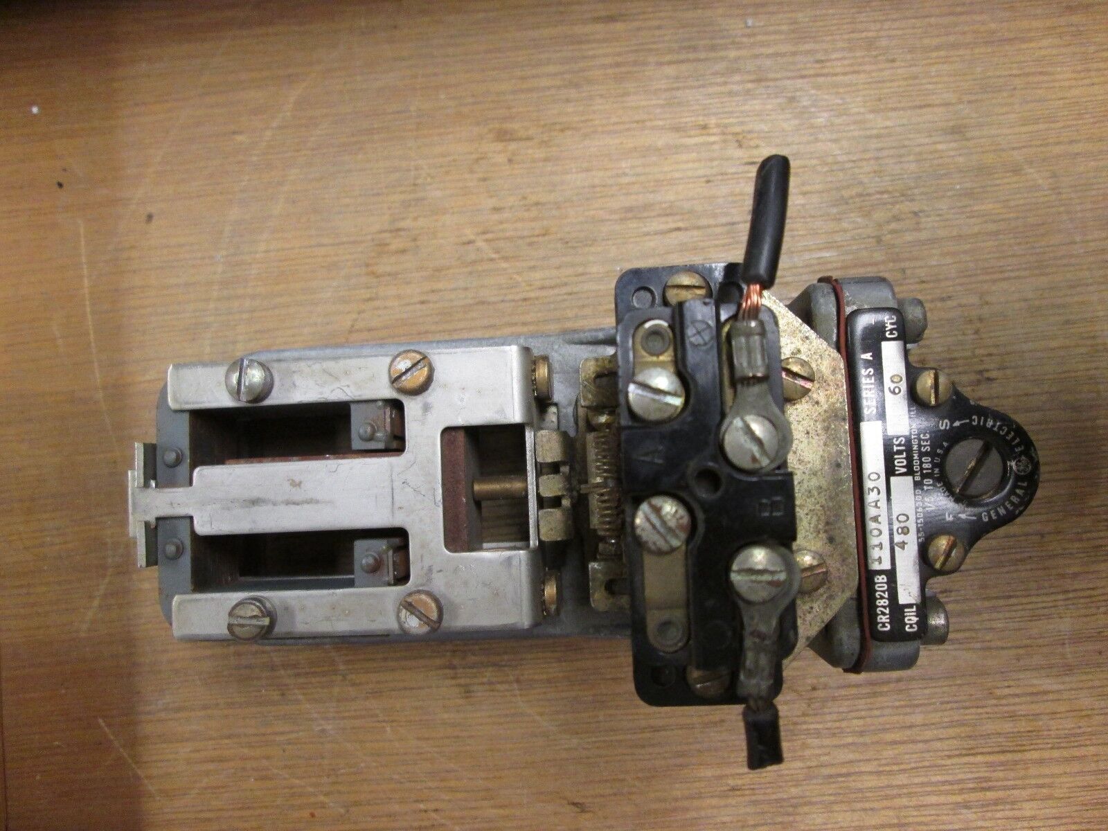 GE Pneumatic Time Delay Relay CR2820B 110AA3 No Coil Used