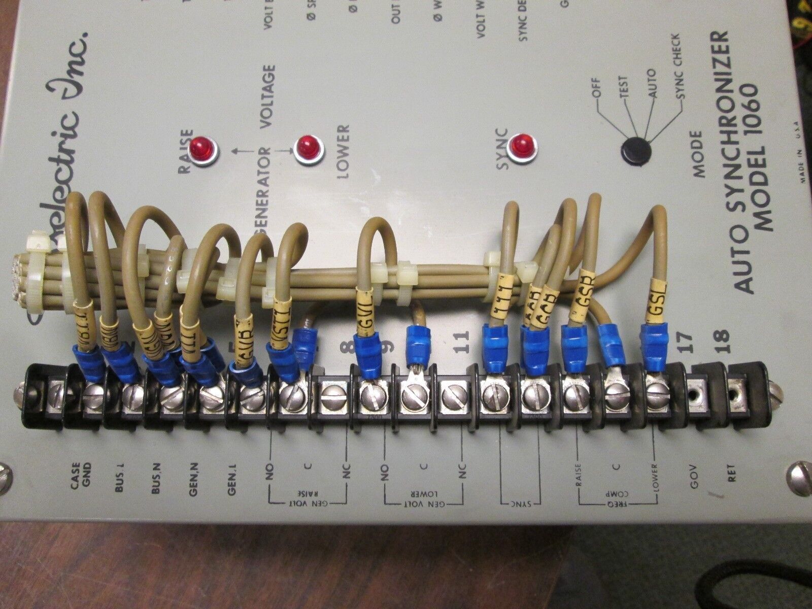 Russelectric Model 1060 Auto Synchronizer 1060F1 120V AC 50/60 Hz