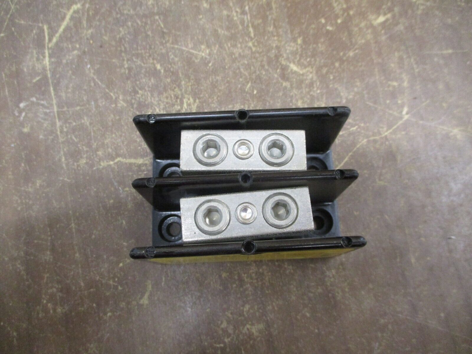 Buss Power Distribution Block 16204-2 175A 600V 2P Line (1): 2/0-8, 10-14 Used