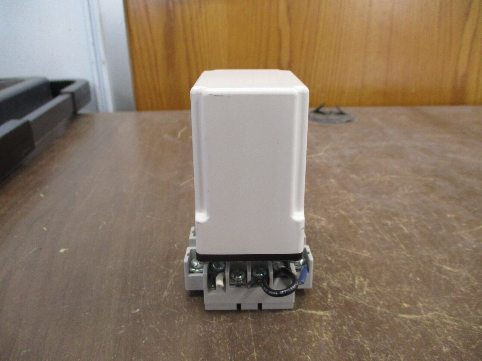 Eaton Time Delay Relay TMR5CF2S120 120V AC/DC Delay: Fixed 2 Sec w/ Base Used