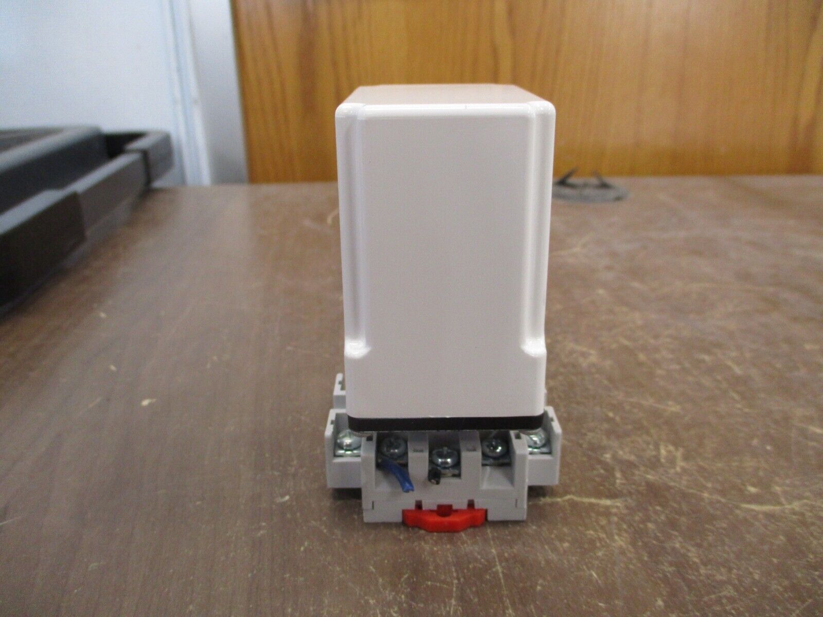 Eaton Time Delay Relay TMR5CF2S120 120V AC/DC Delay: Fixed 2 Sec w/ Base Used