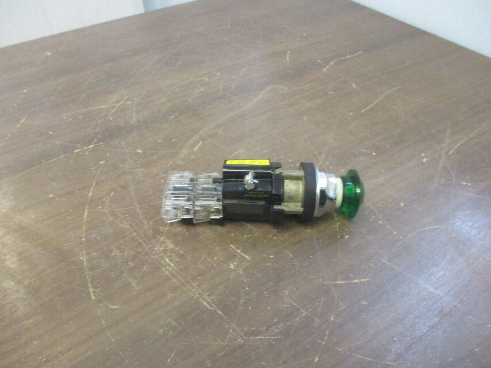 Westinghouse Illuminated Push Button PB1T1B Model B 120V 60Hz Green Used