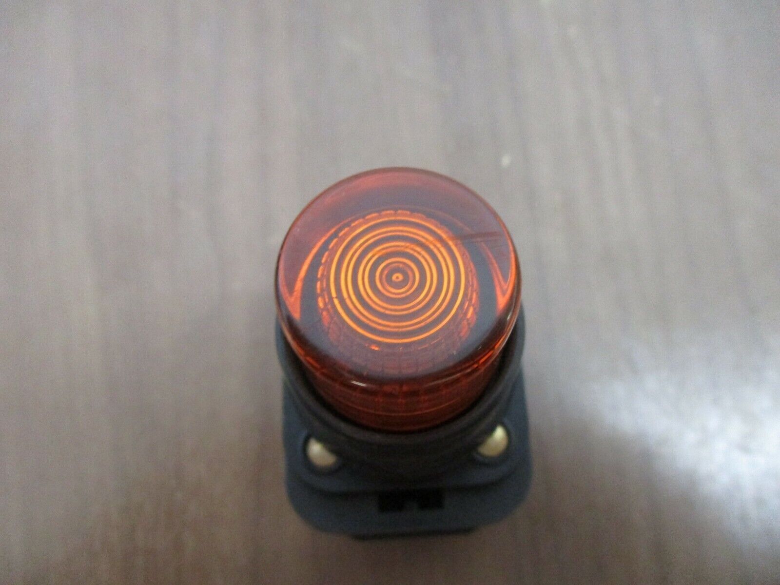 Allen-Bradley Illuminated Push Button 800H-PRB16 Ser. F Amber 120V 50/60Hz Used