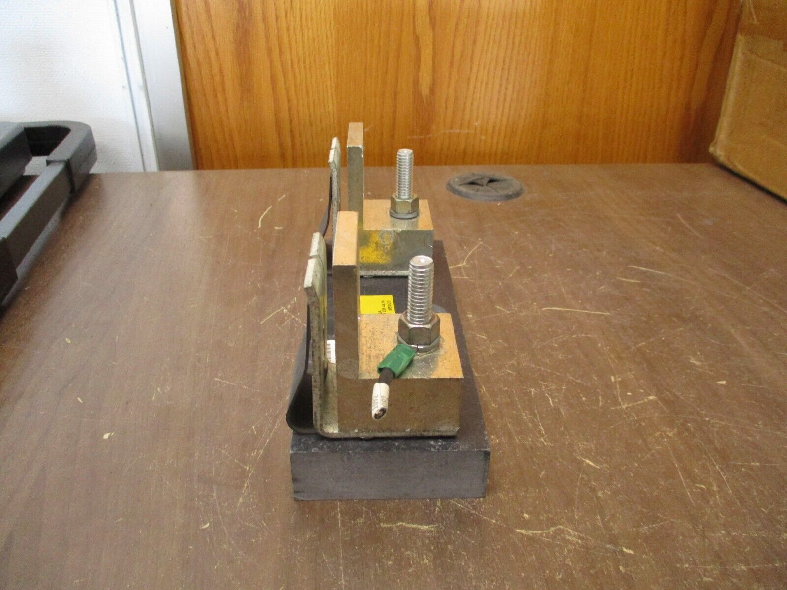 Buss Fuseholder J60400-1STRL 400A 600V 1P Class J Fuse Used