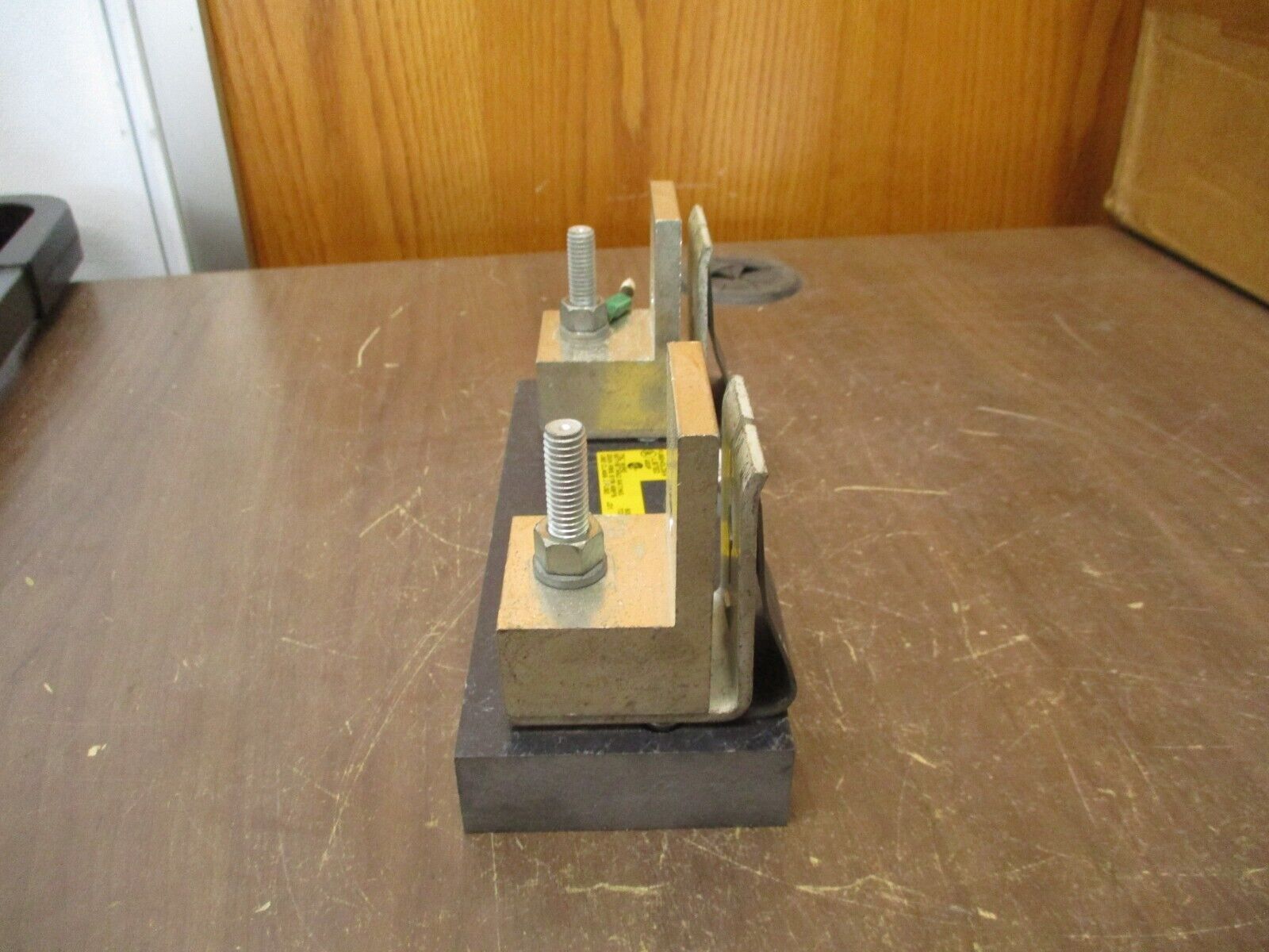 Buss Fuseholder J60400-1STRL 400A 600V 1P Class J Fuse Used