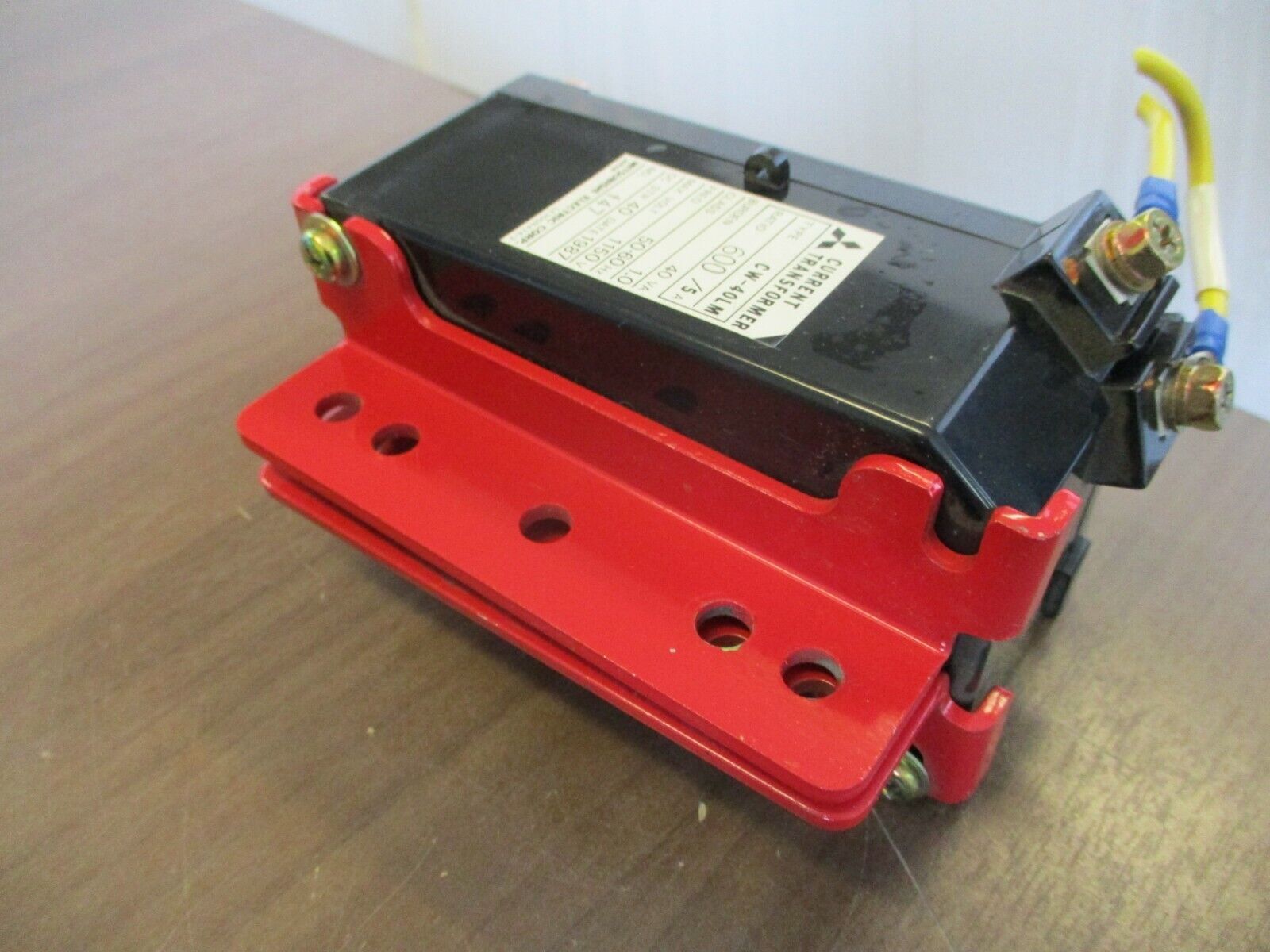 Mitsubishi Current Transformer CW-40LM Ratio 600:5A 40VA 50-60Hz 1150V Used