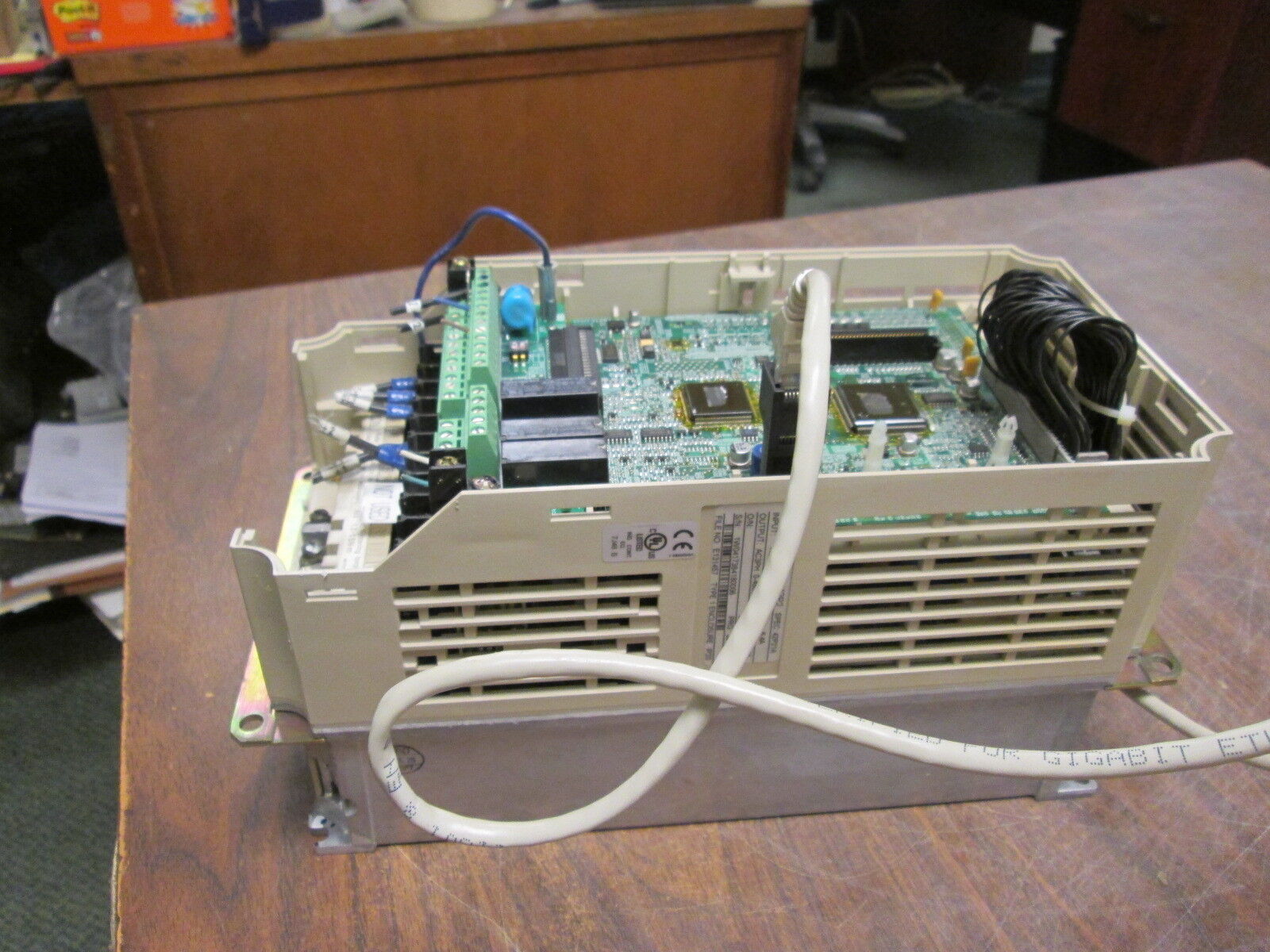 Yaskawa E7 AC Drive CIMR-E7U42P2 0.5HP 3Ph w/ Keypad *No Cover* Used