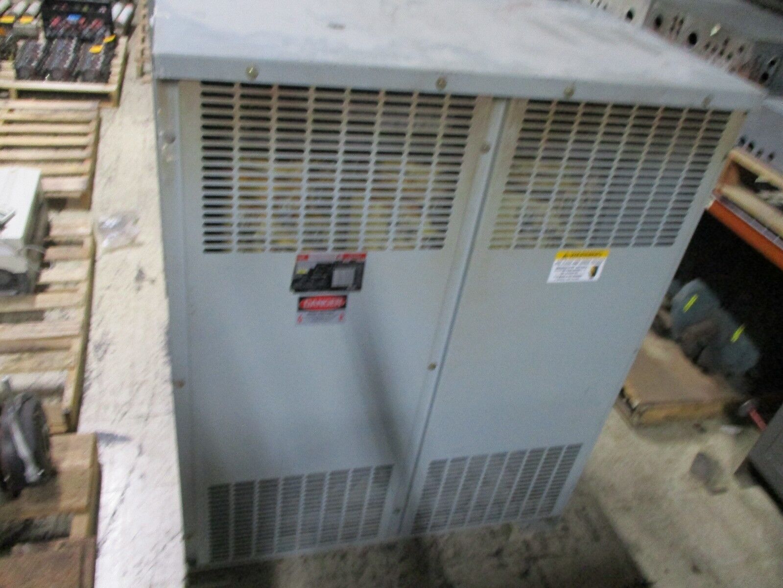 FPE Transformer 300KVA H.V. 480 L.V. 208Y/120V 3Ph 60Hz Used