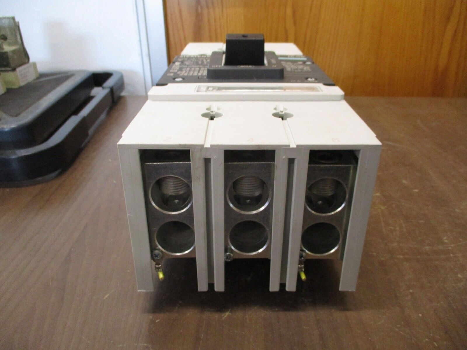 Siemens Type NLGB Circuit Breaker NLK3R600 600A 600V 3P Used