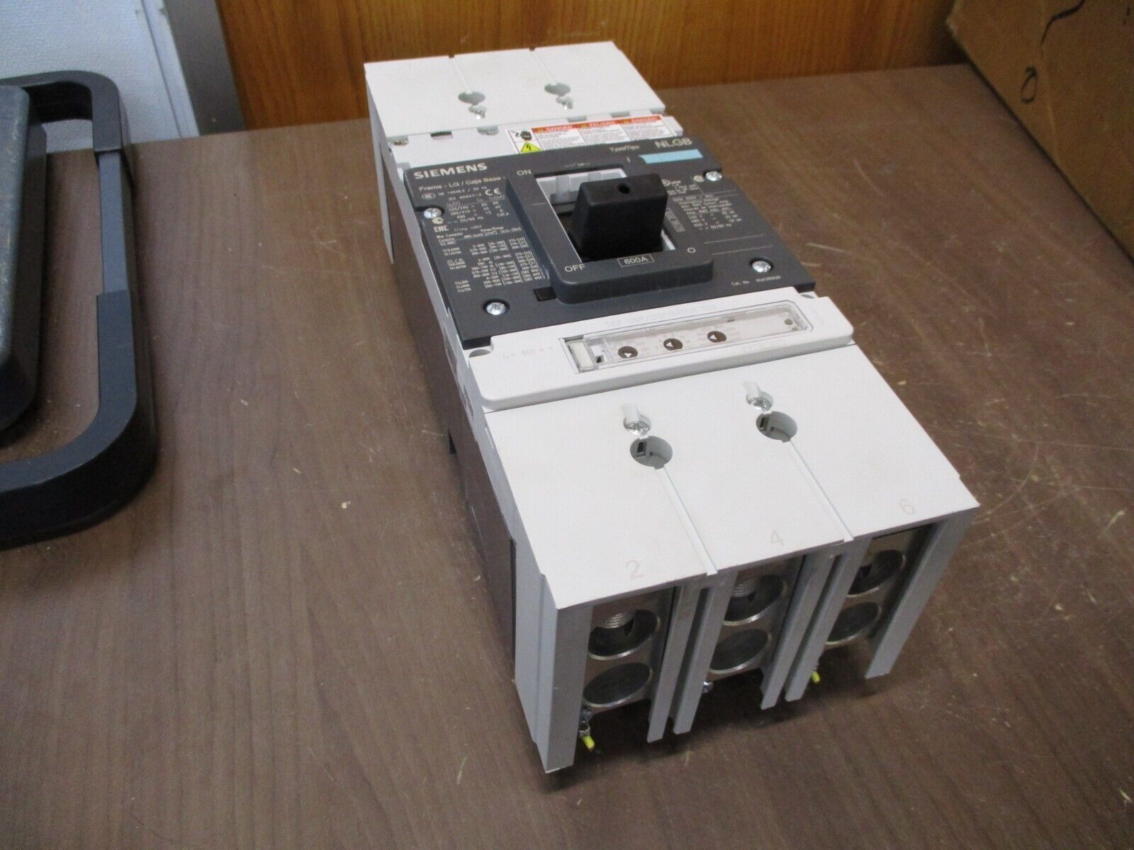 Siemens Type NLGB Circuit Breaker NLK3R600 600A 600V 3P Used