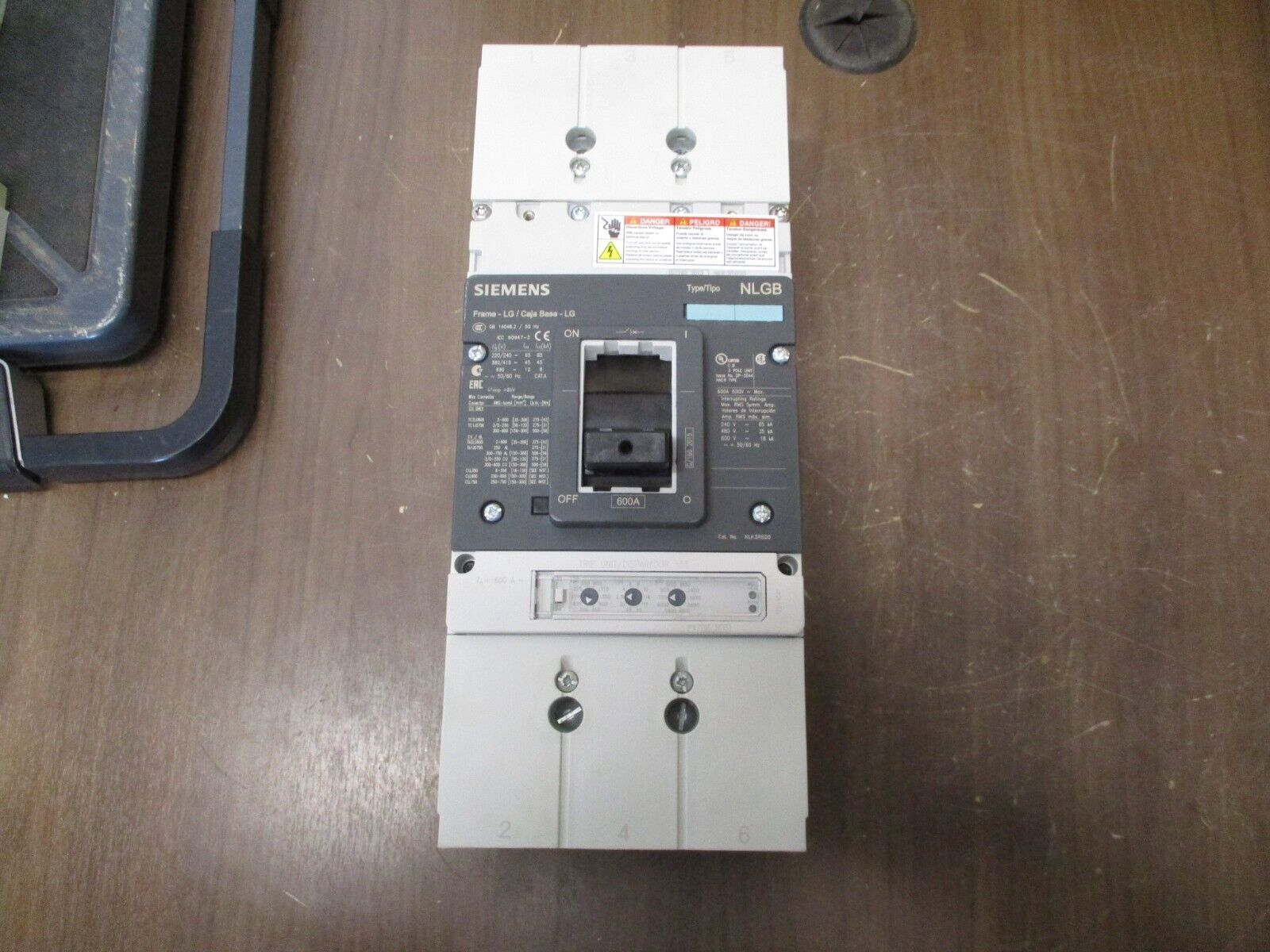 Siemens Type NLGB Circuit Breaker NLK3R600 600A 600V 3P Used