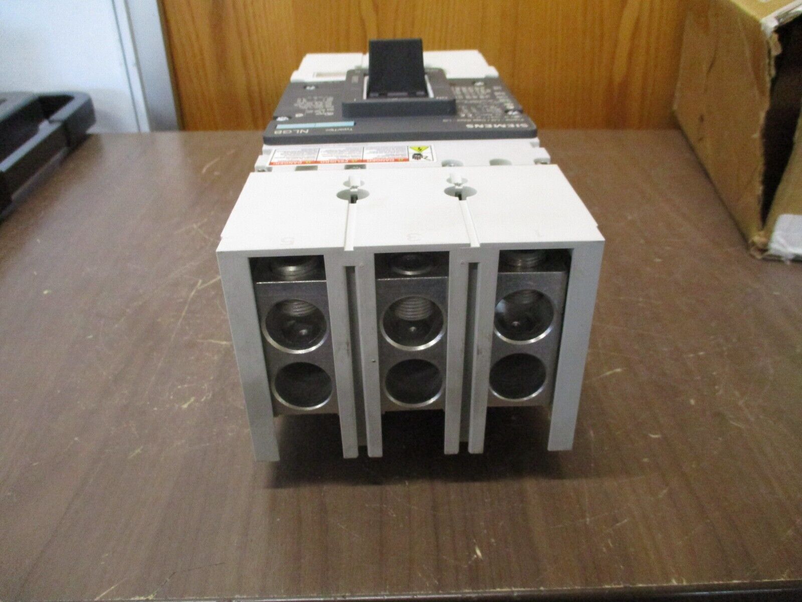 Siemens Type NLGB Circuit Breaker NLK3R600 600A 600V 3P Used