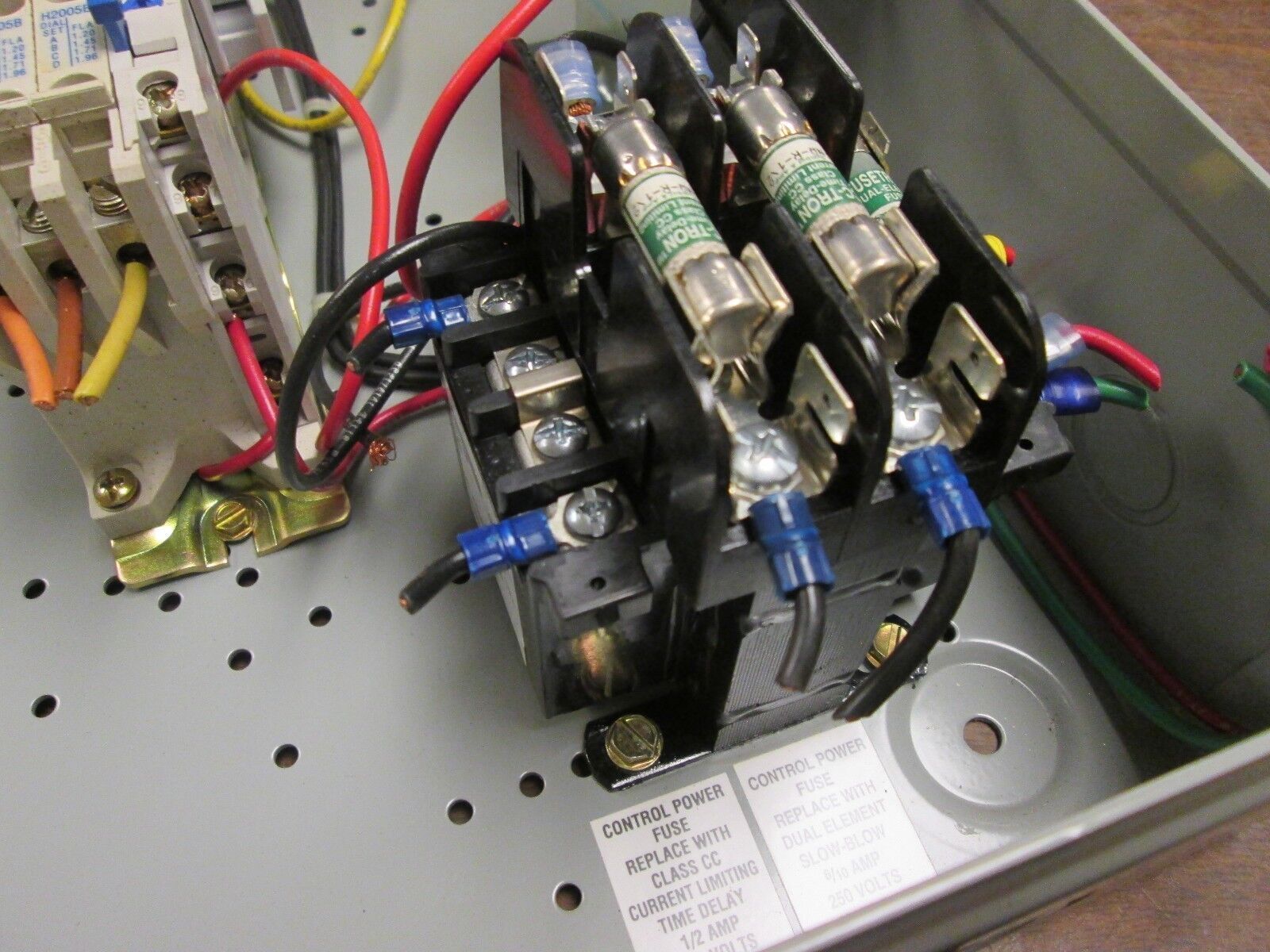 Cutler Hammer Enclosed Starter ECN0701CAA Contactor: AN16BN0 Size 0 18A Used